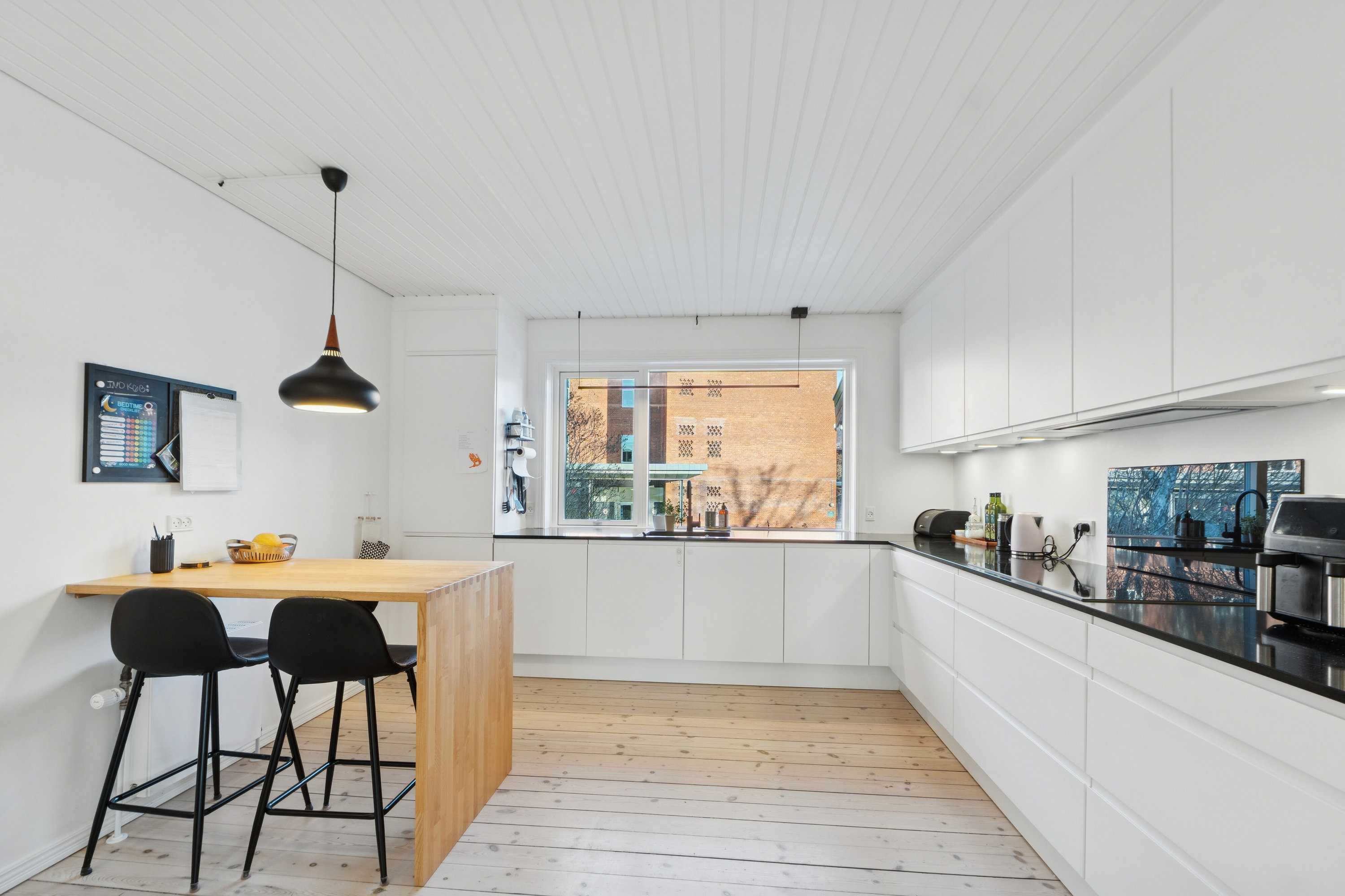 Miniaturebillede 1: køkken. Billede af Planteheldvej 12A, 2650 Hvidovre