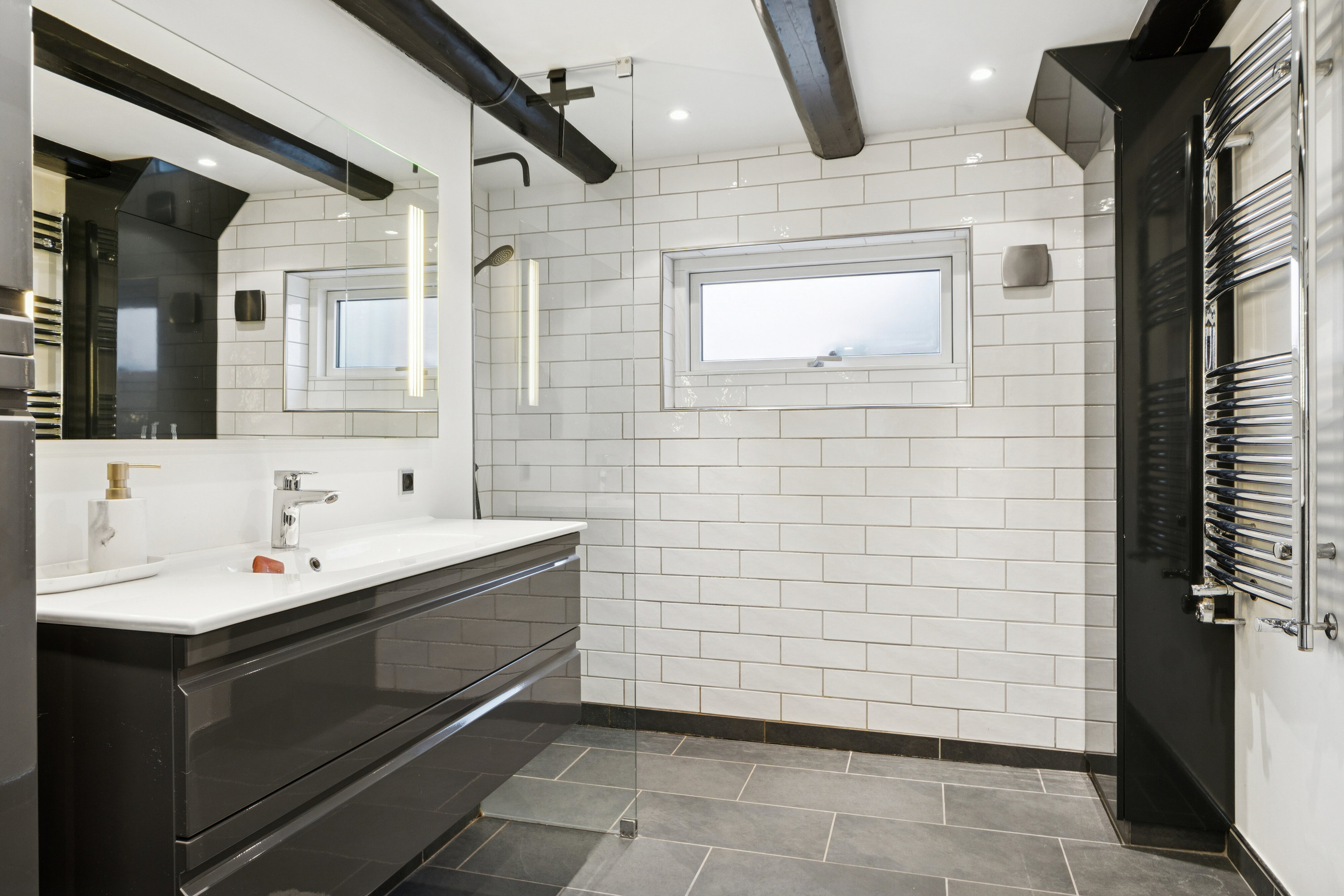 Fremhævet badeværelse billede i fuldskærmstilstand. Billede af Planteheldvej 12A, 2650 Hvidovre