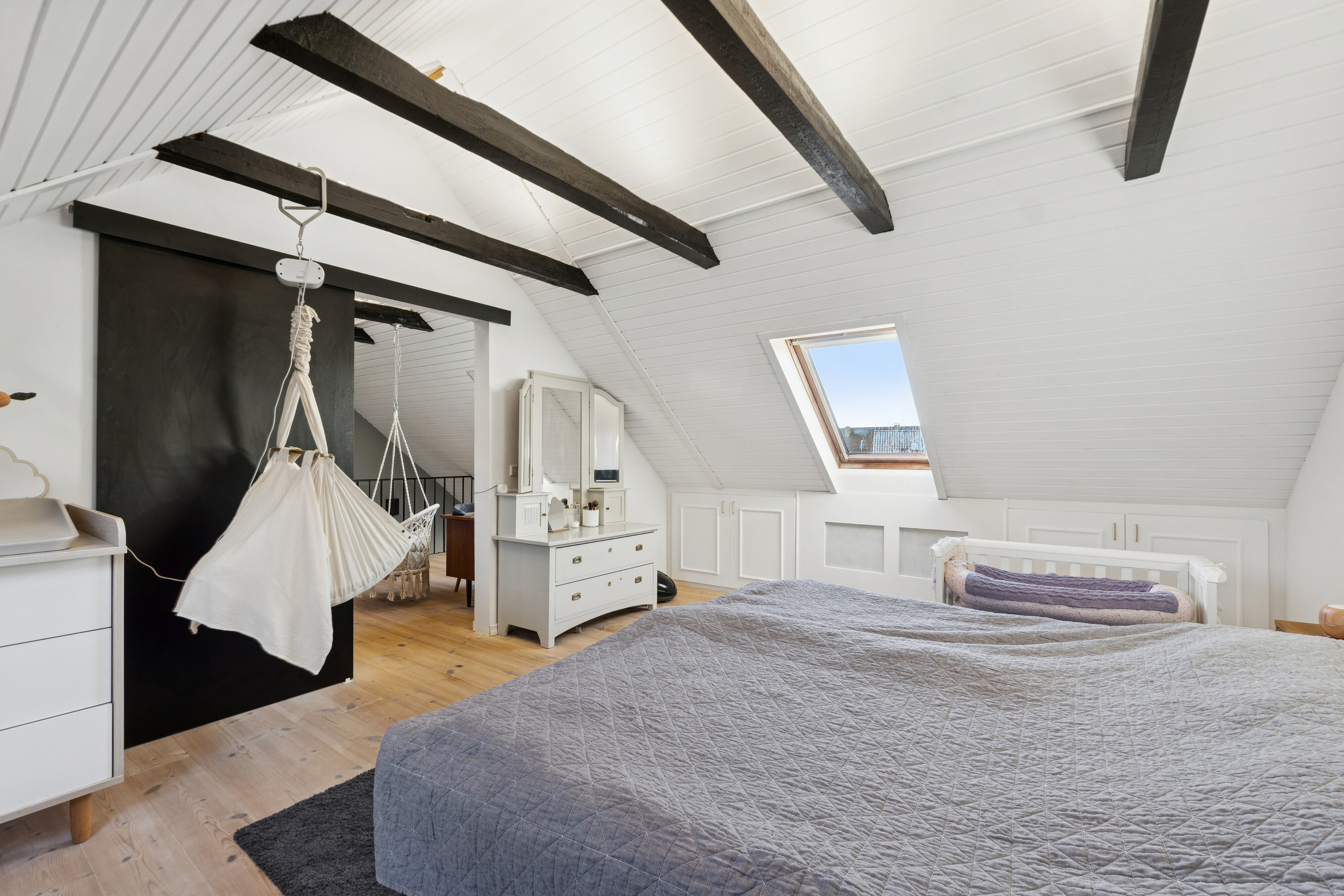 Fremhævet soveværelse billede i fuldskærmstilstand. Billede af Planteheldvej 12A, 2650 Hvidovre