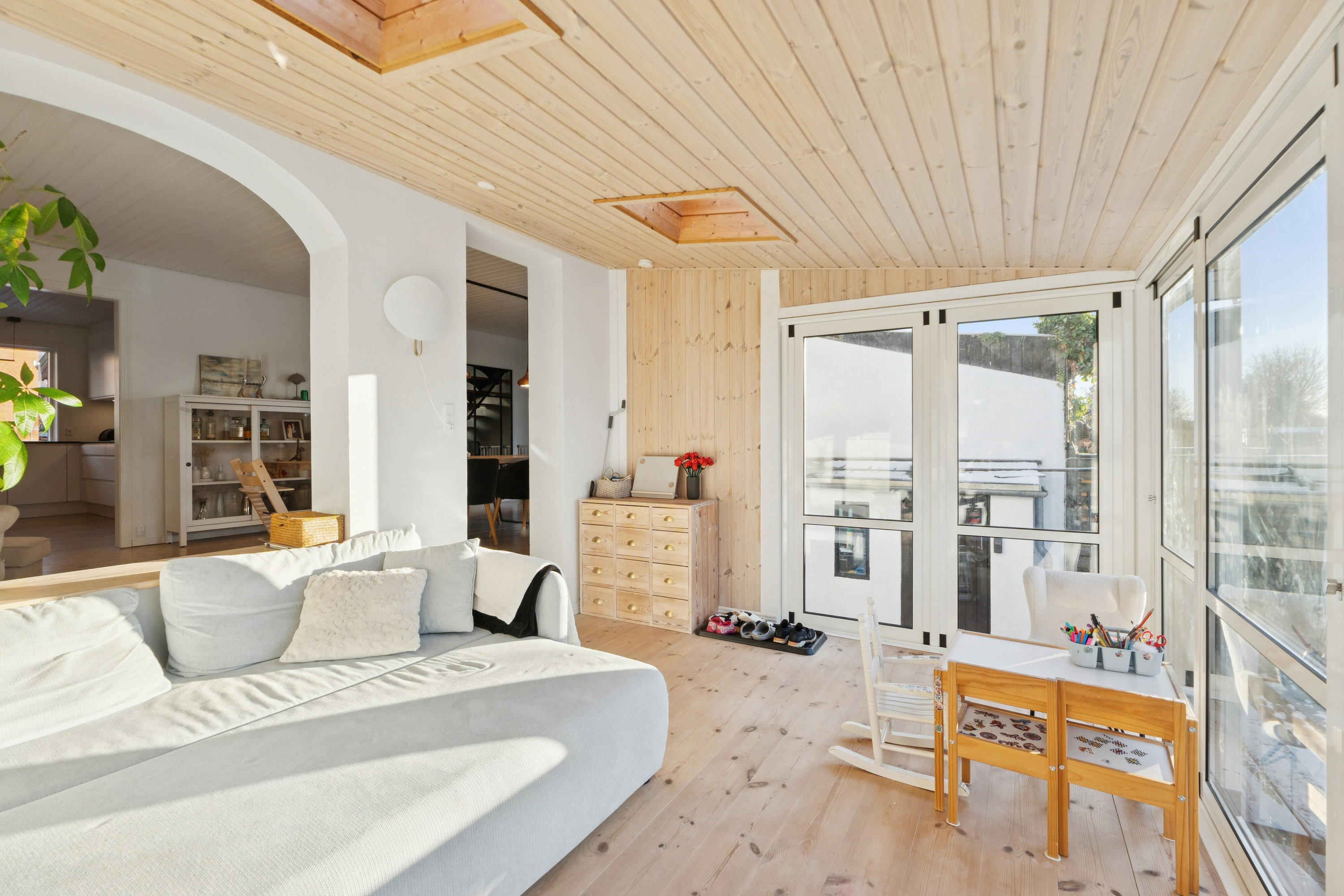 Fremhævet stue billede i fuldskærmstilstand. Billede af Planteheldvej 12A, 2650 Hvidovre