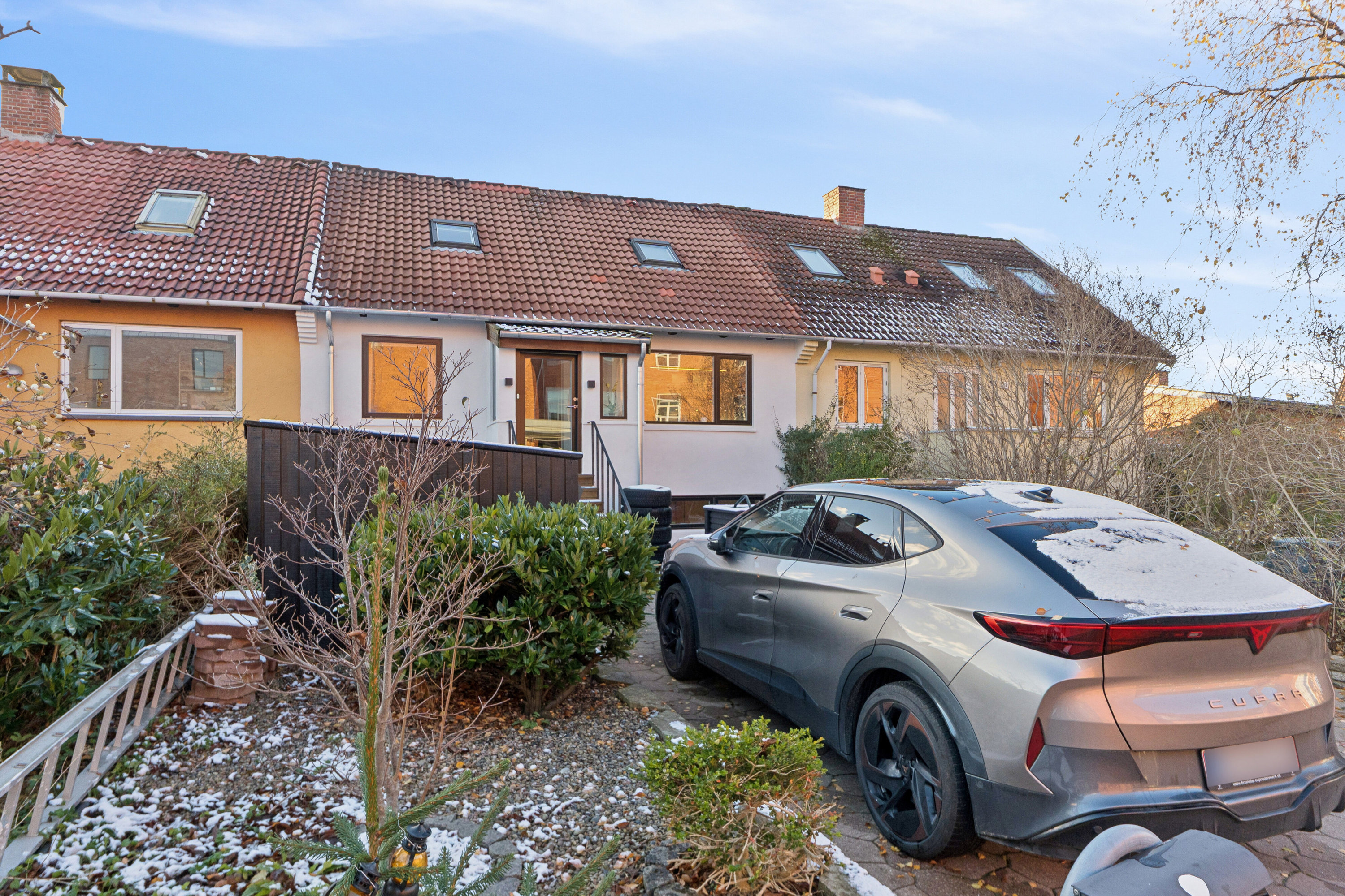 Fremhævet set fra haven billede i fuldskærmstilstand. Billede af Planteheldvej 12A, 2650 Hvidovre