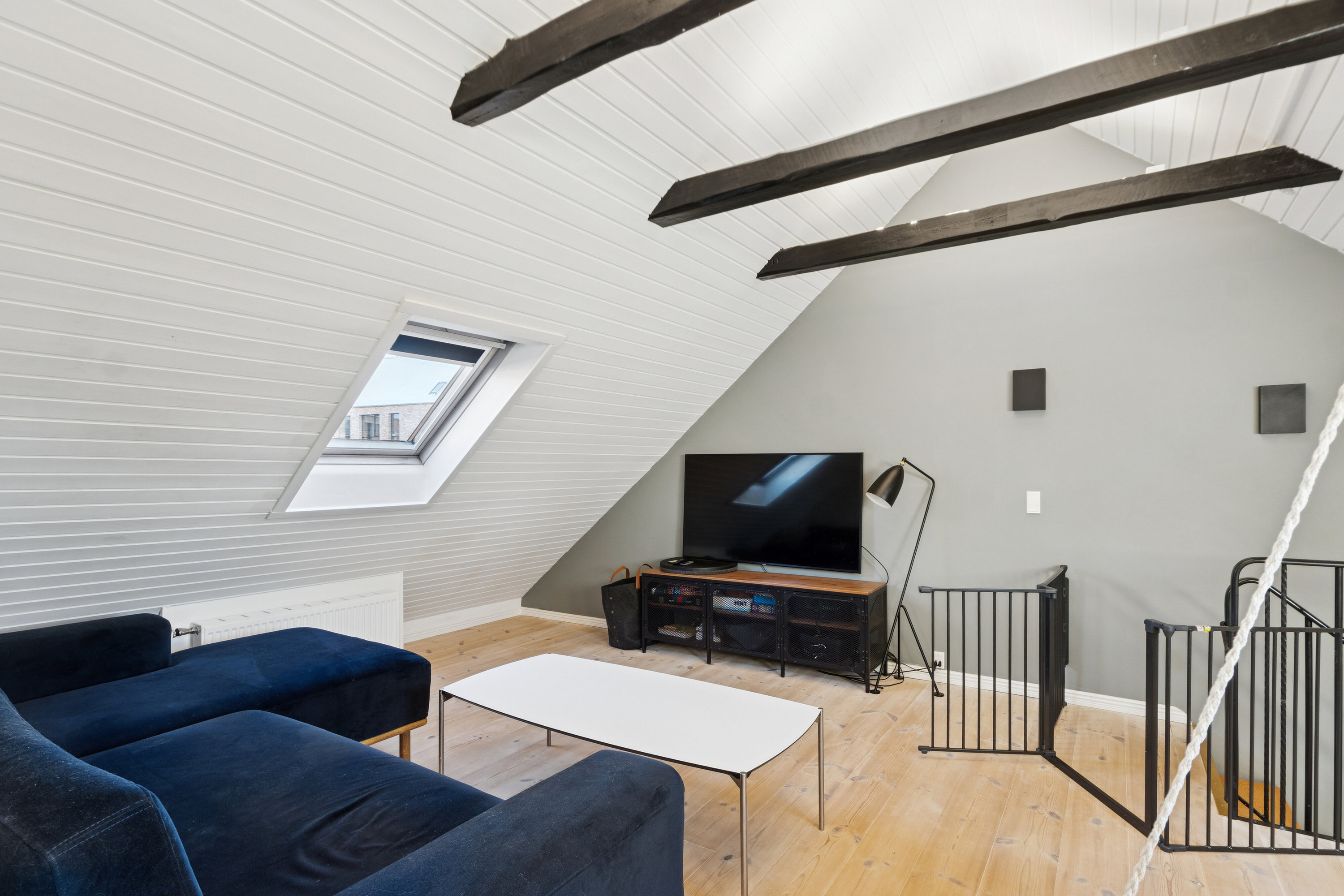 Fremhævet stue billede i fuldskærmstilstand. Billede af Planteheldvej 12A, 2650 Hvidovre