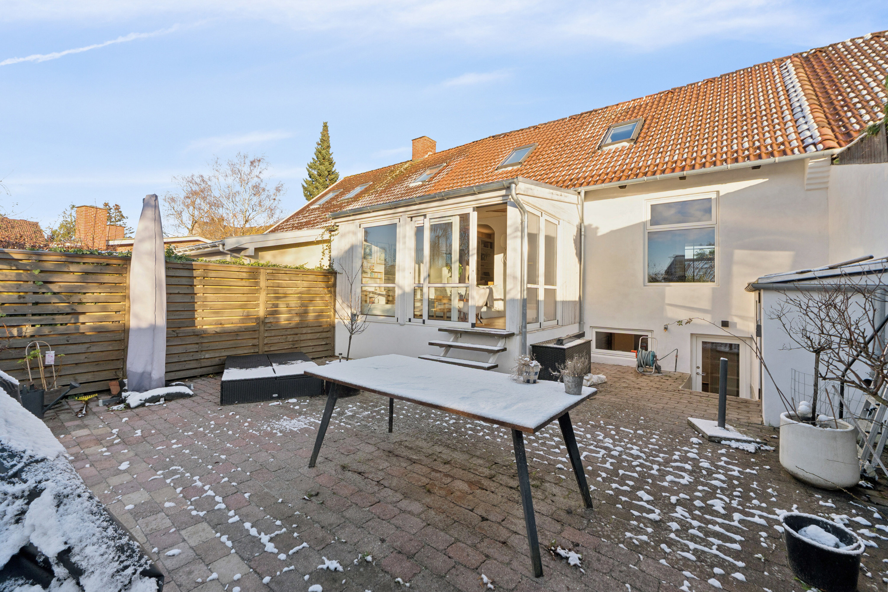 Fremhævet terrasse billede i fuldskærmstilstand. Billede af Planteheldvej 12A, 2650 Hvidovre