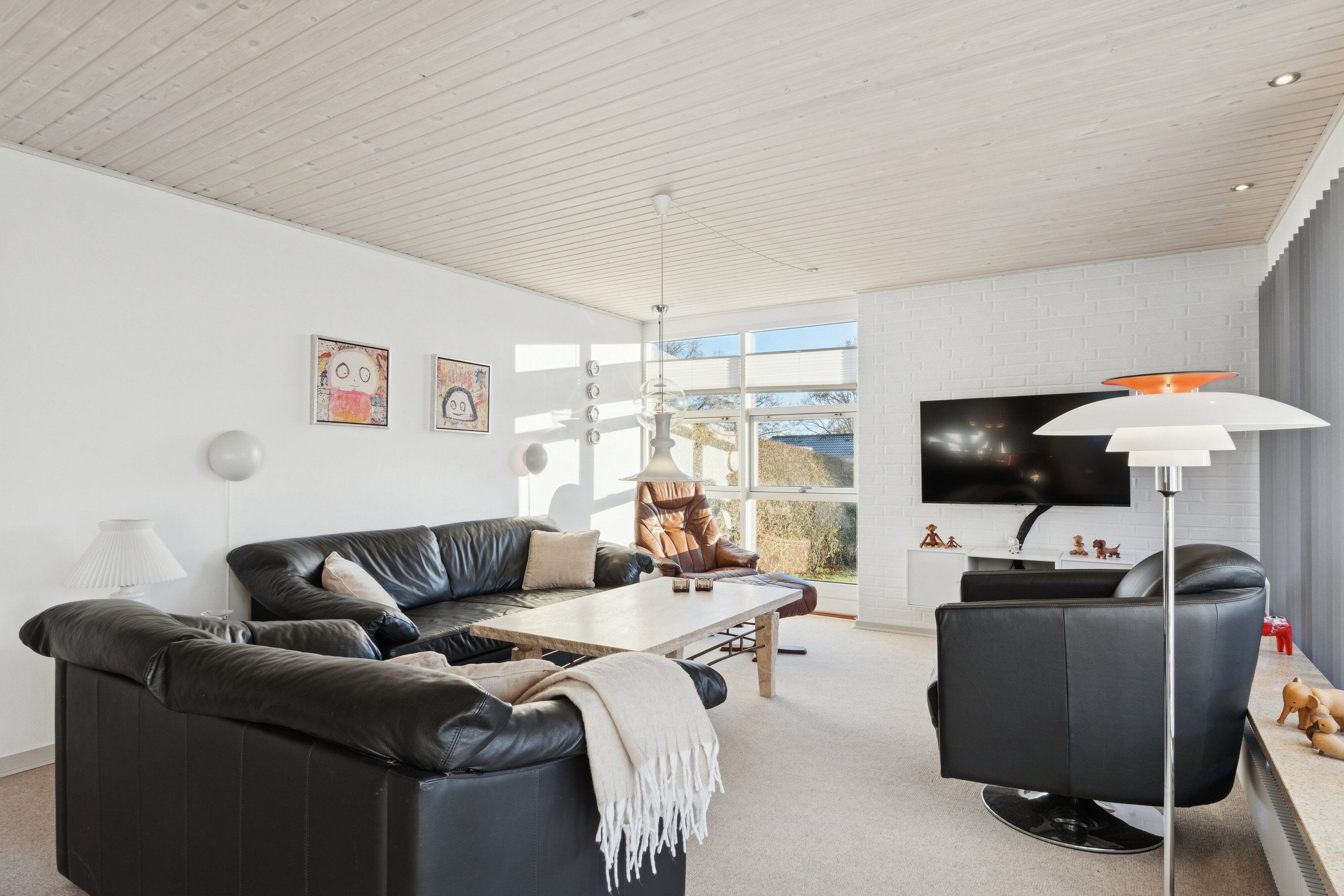 Fremhævet stue billede i fuldskærmstilstand. Billede af Ædelgranen 12, 8620 Kjellerup