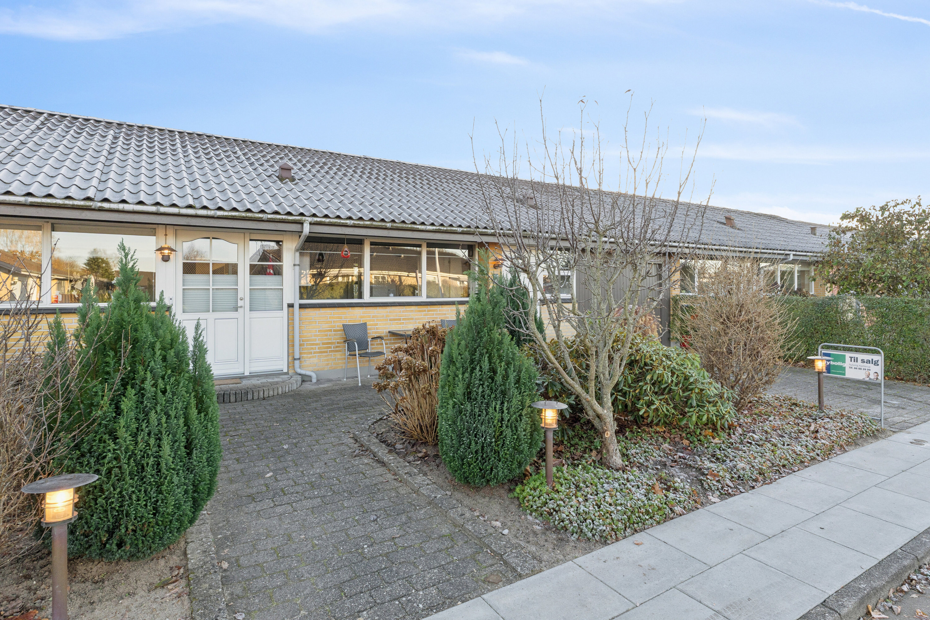 Fremhævet set fra vejen billede i fuldskærmstilstand. Billede af Ædelgranen 12, 8620 Kjellerup
