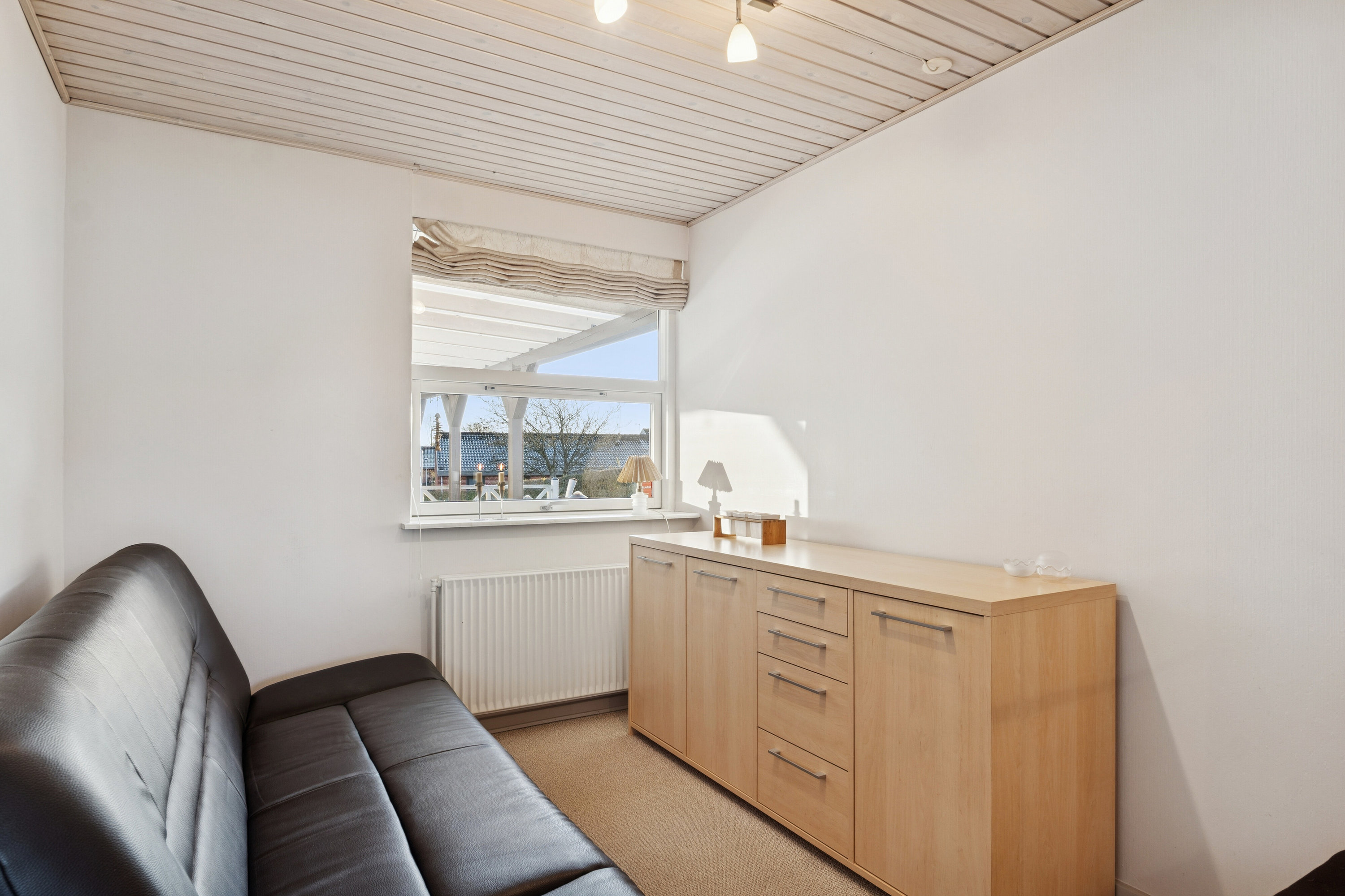 Fremhævet indendørs billede i fuldskærmstilstand. Billede af Ædelgranen 12, 8620 Kjellerup