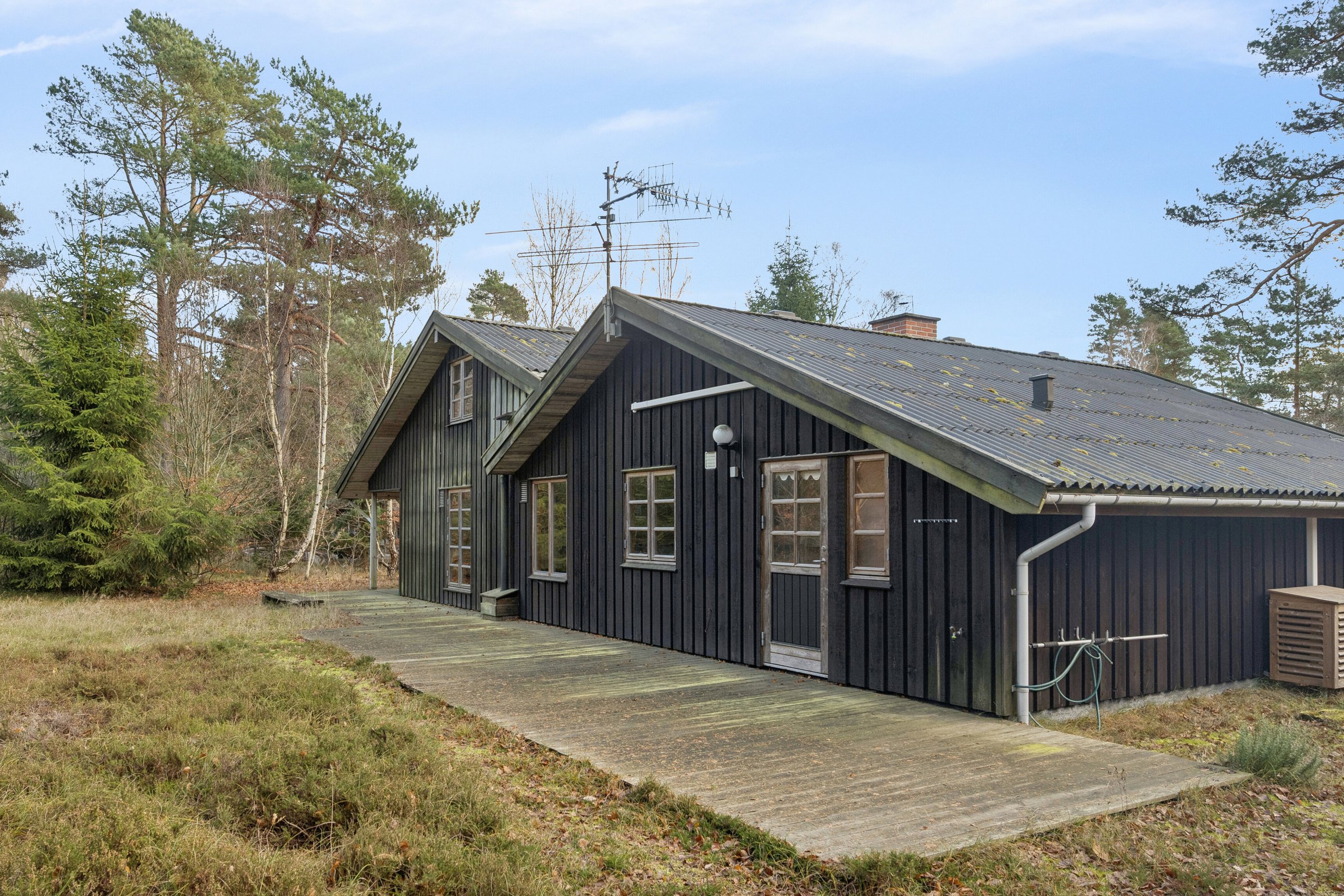 Fremhævet set fra haven billede i fuldskærmstilstand. Billede af Signe Fabers Vej 9, Tibirke Sand, 3300 Frederiksværk