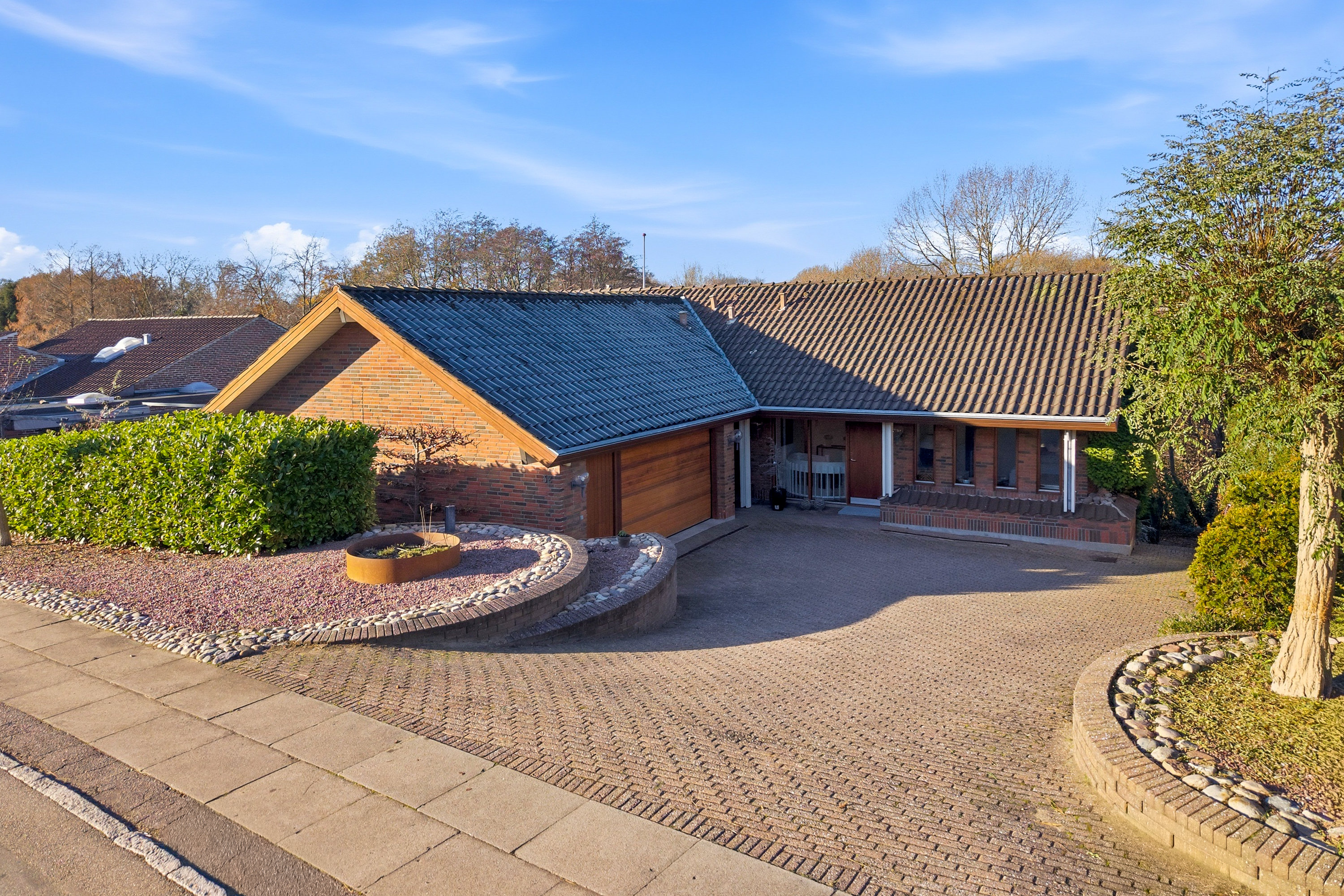 Fremhævet facade billede i fuldskærmstilstand. Billede af Rypebakken 32, Snestrup, 5210 Odense NV