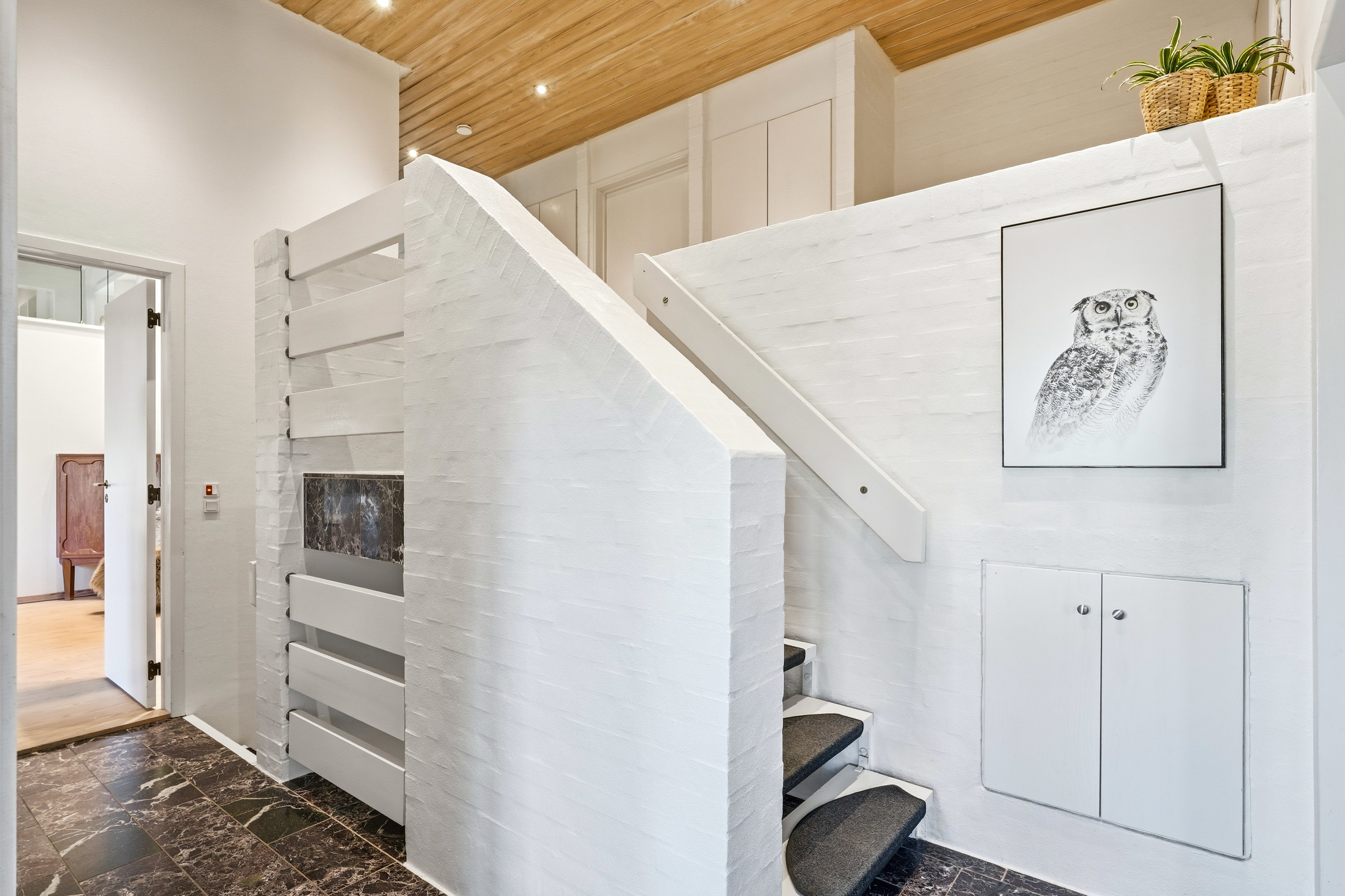 Fremhævet trappe billede i fuldskærmstilstand. Billede af Rypebakken 32, Snestrup, 5210 Odense NV