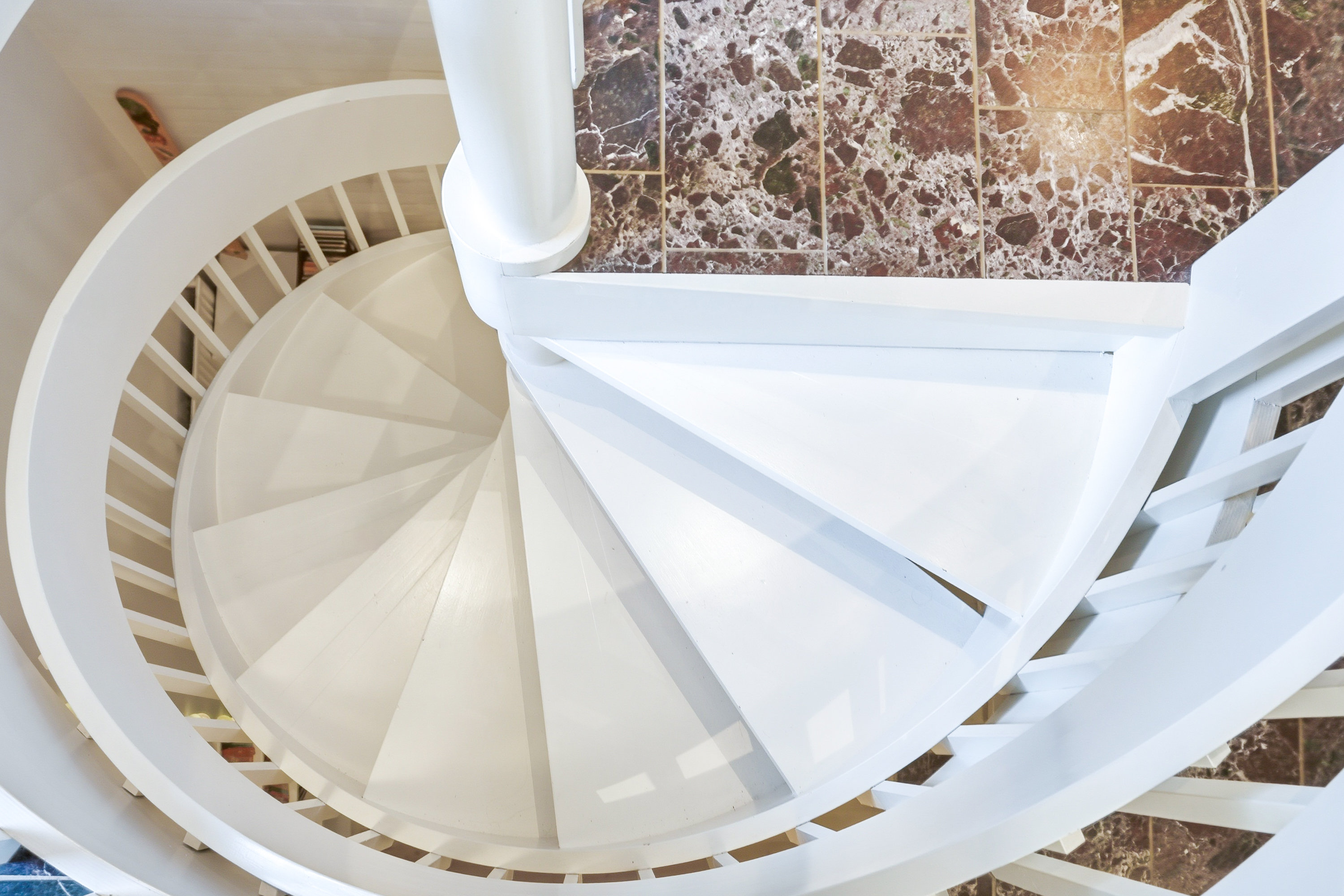 Fremhævet trappe billede i fuldskærmstilstand. Billede af Rypebakken 32, Snestrup, 5210 Odense NV