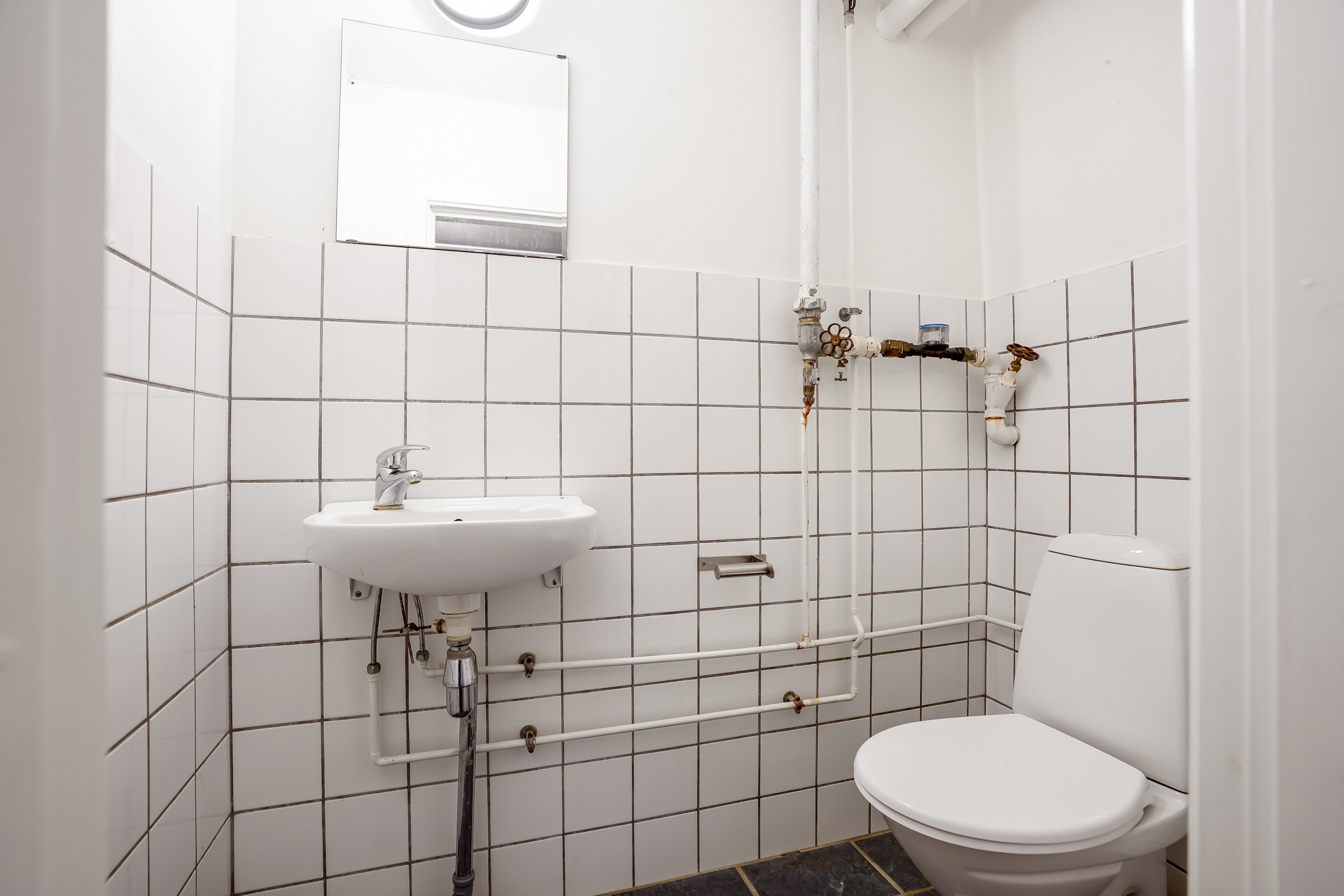 Fremhævet toilet billede i fuldskærmstilstand. Billede af Goldschmidtsvænget 6, 5230 Odense M