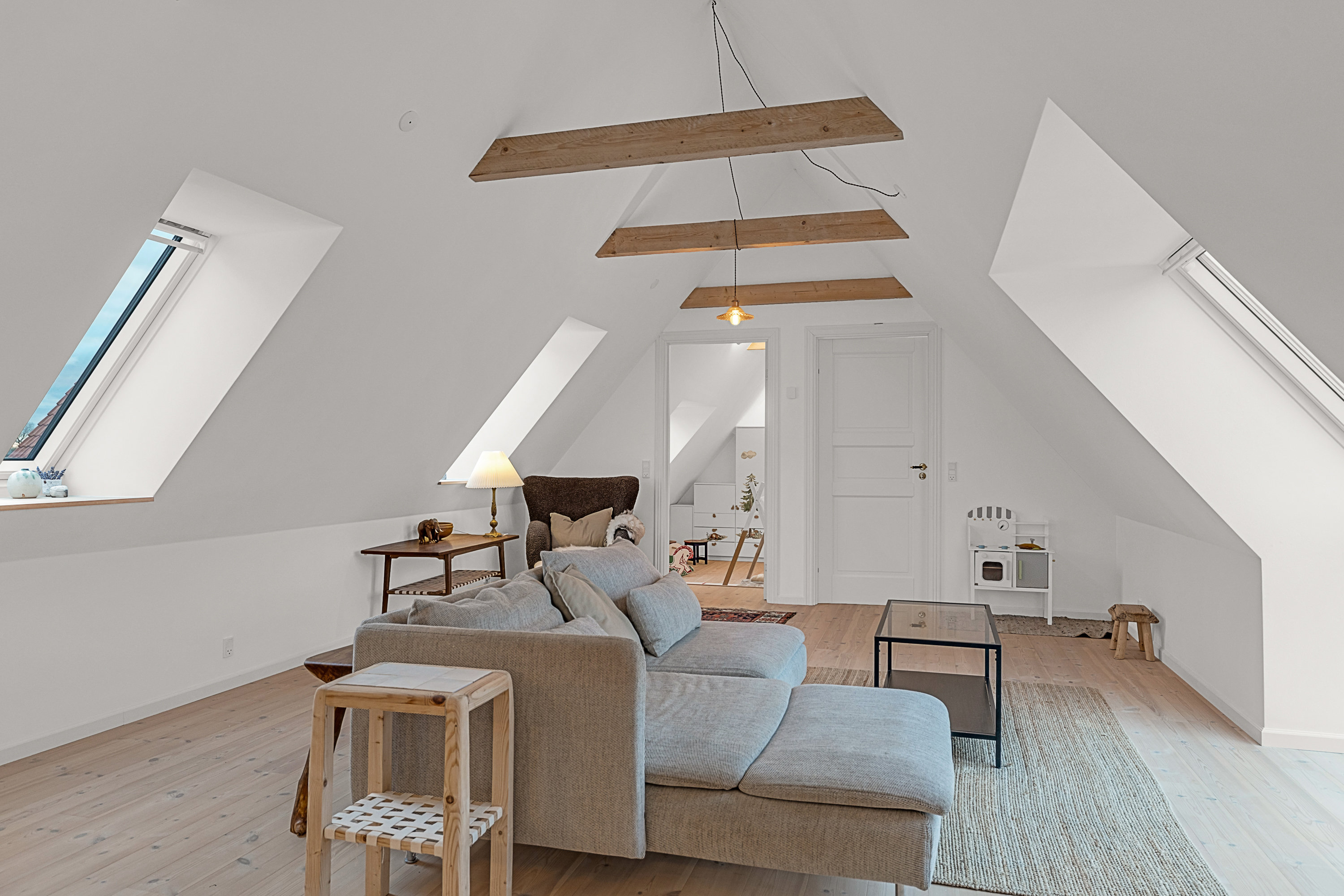 Fremhævet stue billede i fuldskærmstilstand. Billede af Dyreborgskovvej 2, Dyreborg, 5600 Faaborg