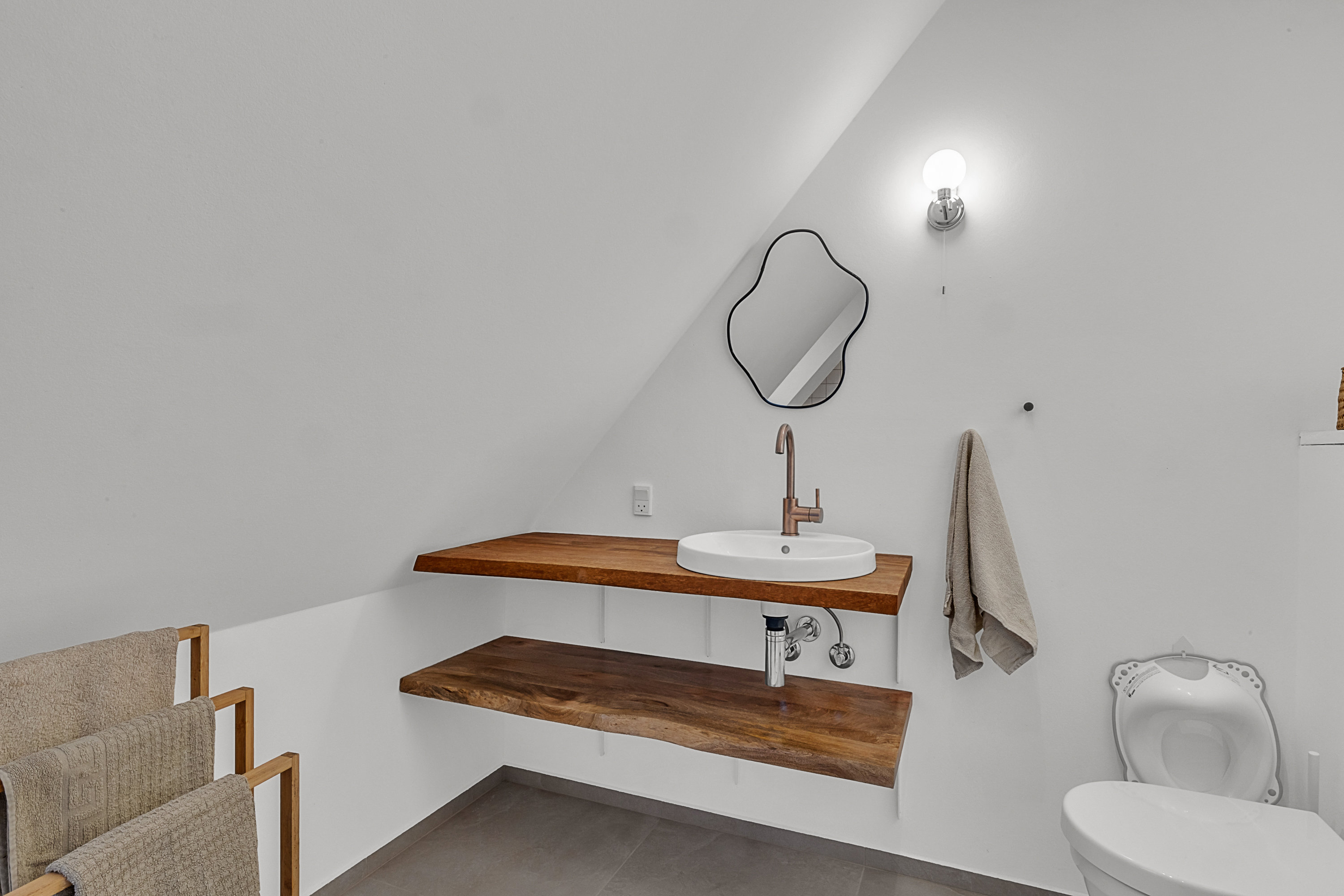 Fremhævet badeværelse billede i fuldskærmstilstand. Billede af Dyreborgskovvej 2, Dyreborg, 5600 Faaborg