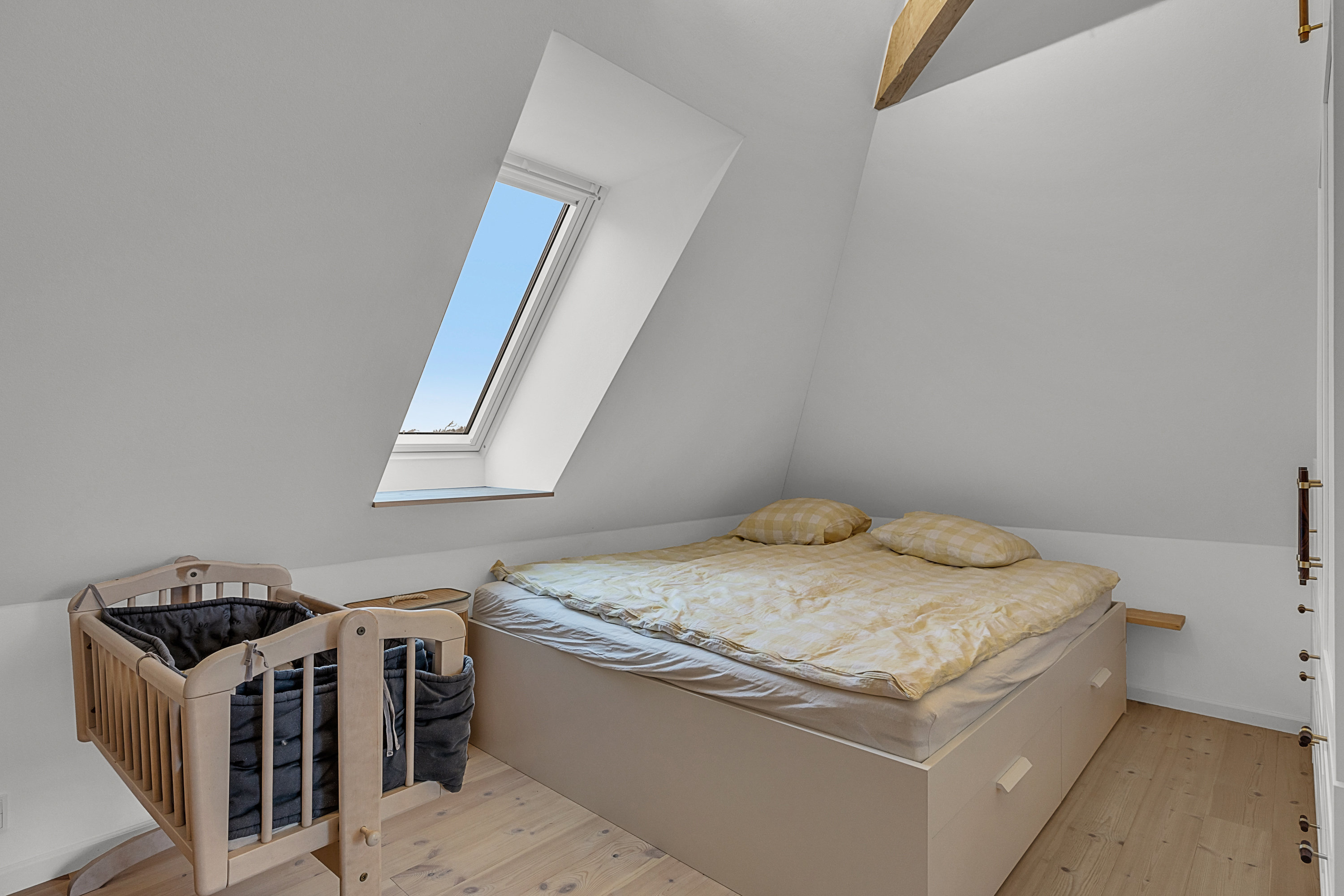 Fremhævet soveværelse billede i fuldskærmstilstand. Billede af Dyreborgskovvej 2, Dyreborg, 5600 Faaborg