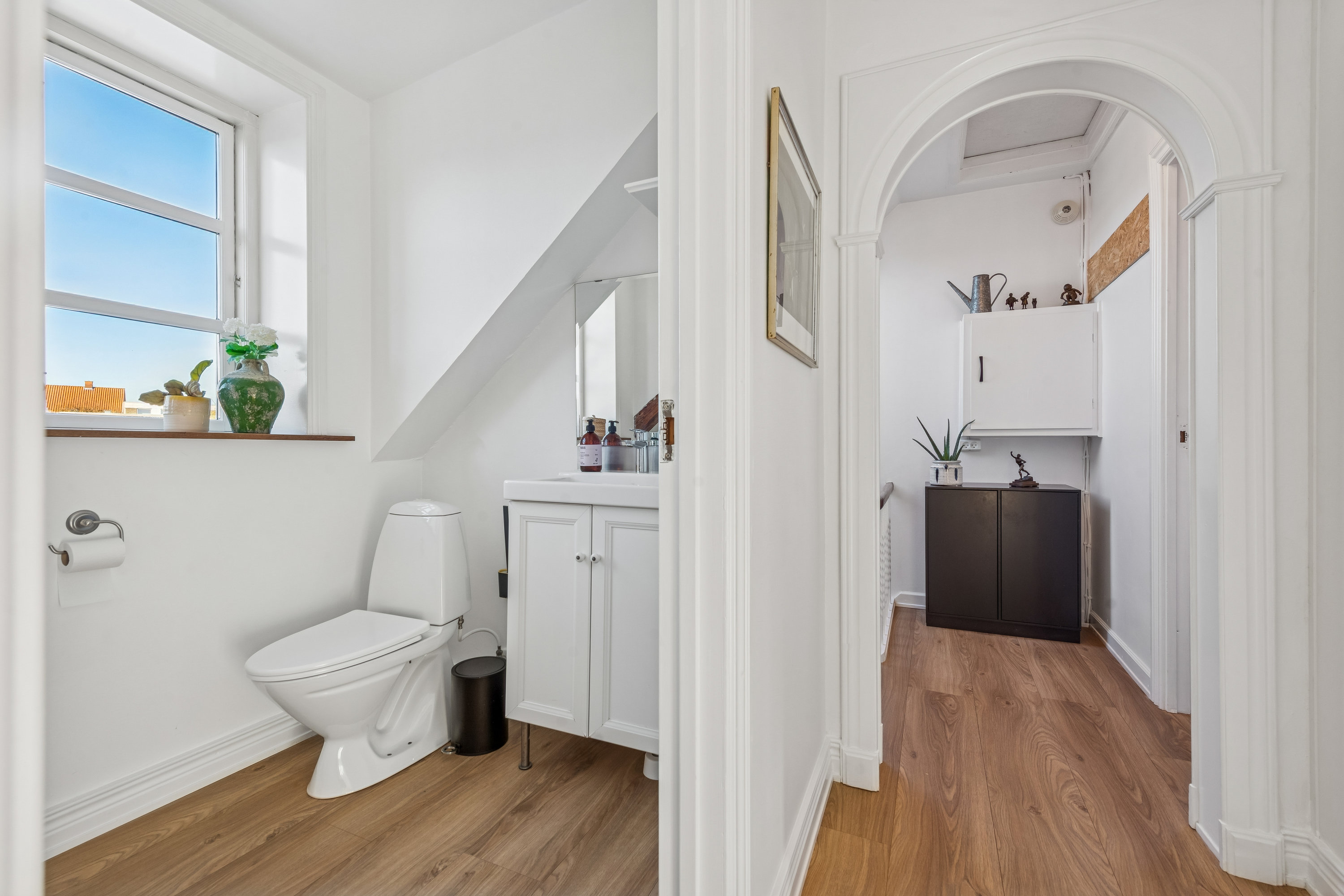 Fremhævet badeværelse billede i fuldskærmstilstand. Billede af Østerparken 28, 2630 Taastrup