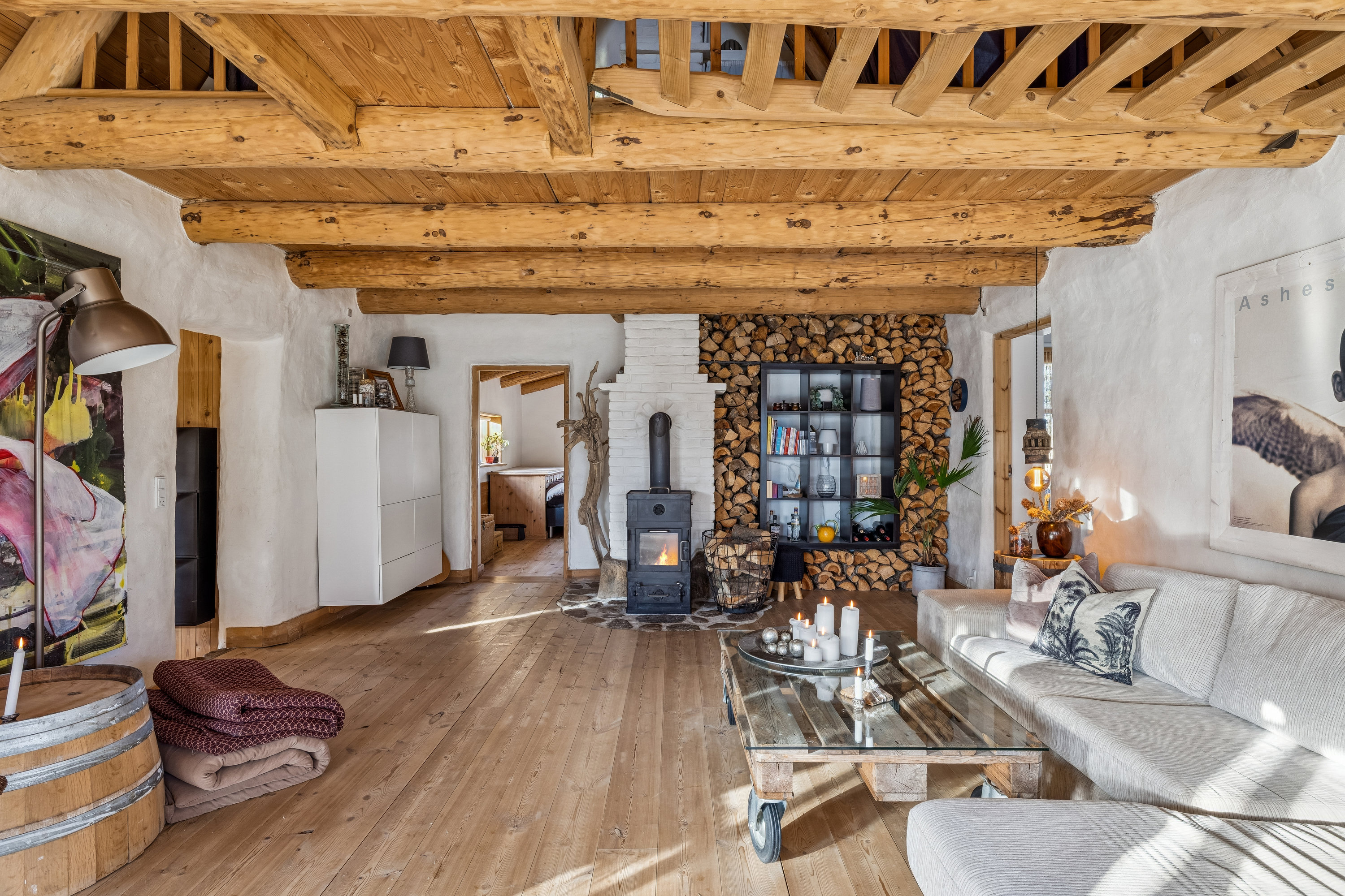 Fremhævet stue billede i fuldskærmstilstand. Billede af Dystrup Kær 2, 8586 Ørum Djurs