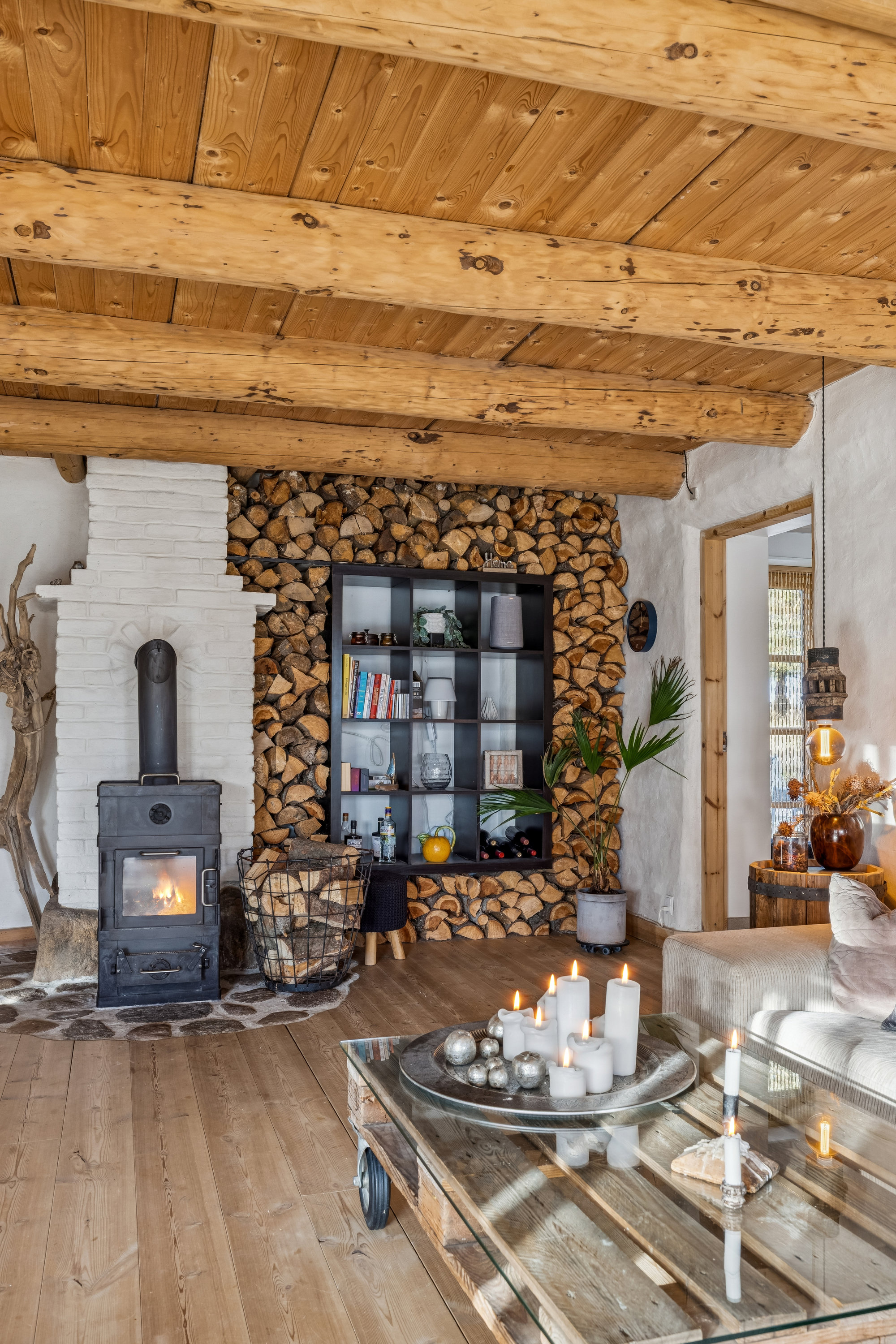 Fremhævet stue billede i fuldskærmstilstand. Billede af Dystrup Kær 2, 8586 Ørum Djurs