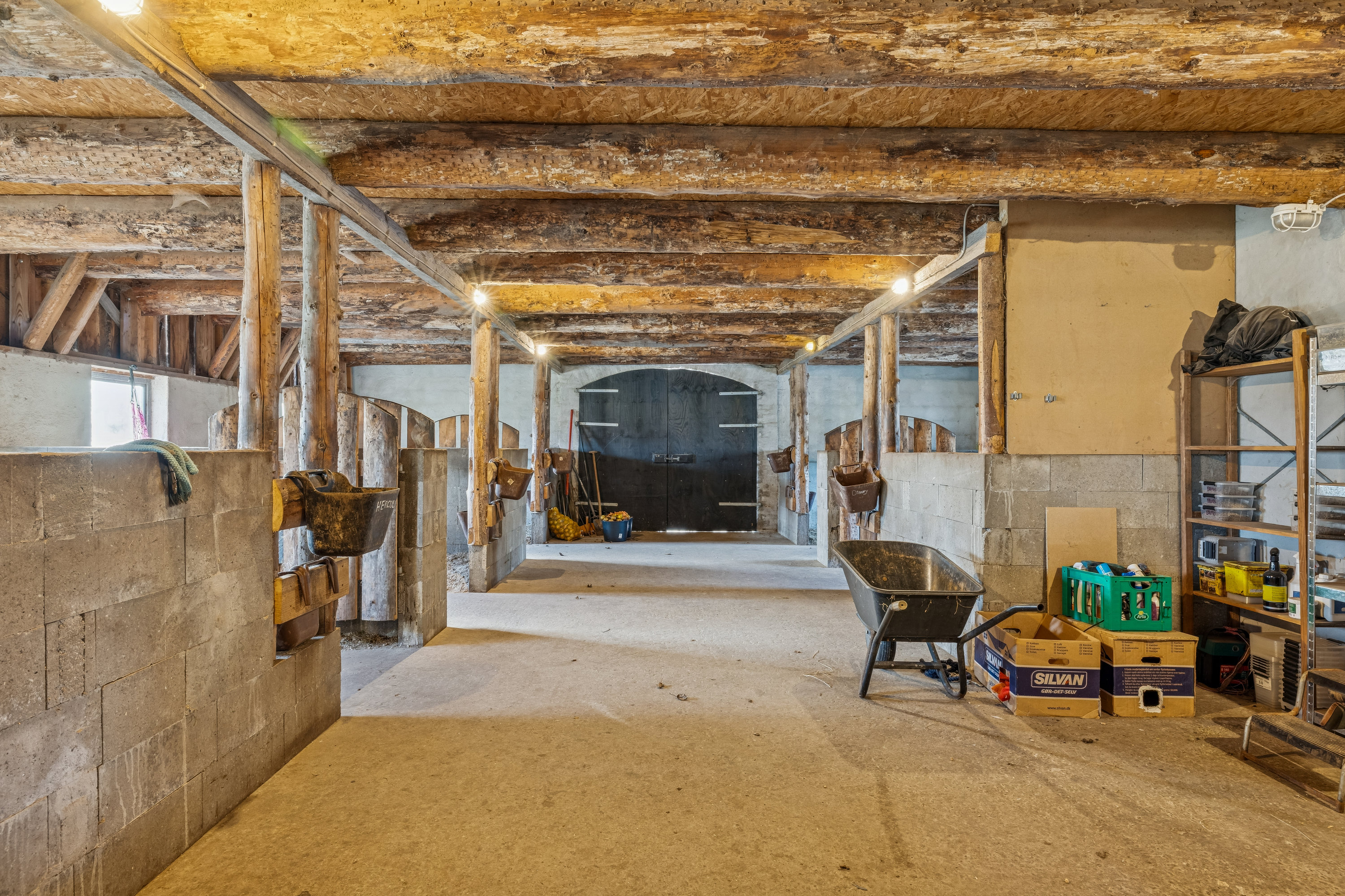 Fremhævet stald billede i fuldskærmstilstand. Billede af Dystrup Kær 2, 8586 Ørum Djurs