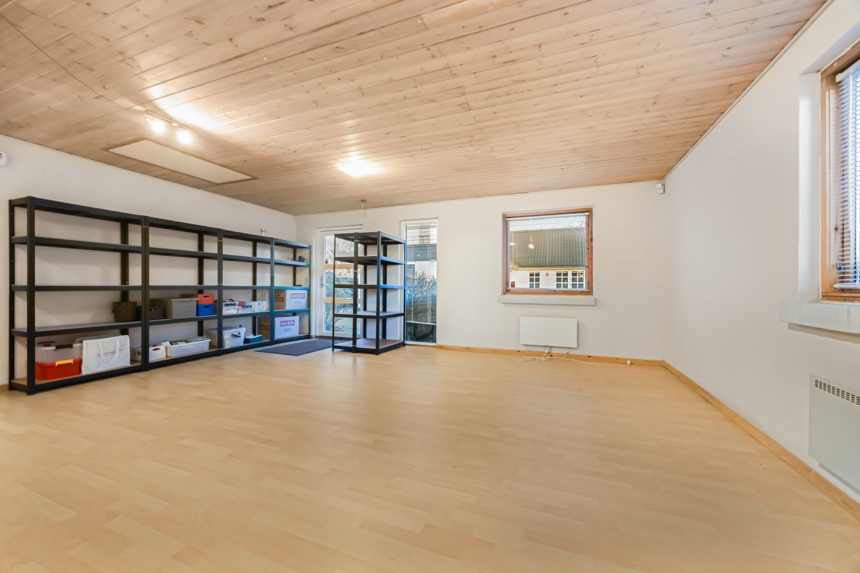 Fremhævet butikken billede i fuldskærmstilstand. Billede af Vodskov Kirkevej 29, 9310 Vodskov