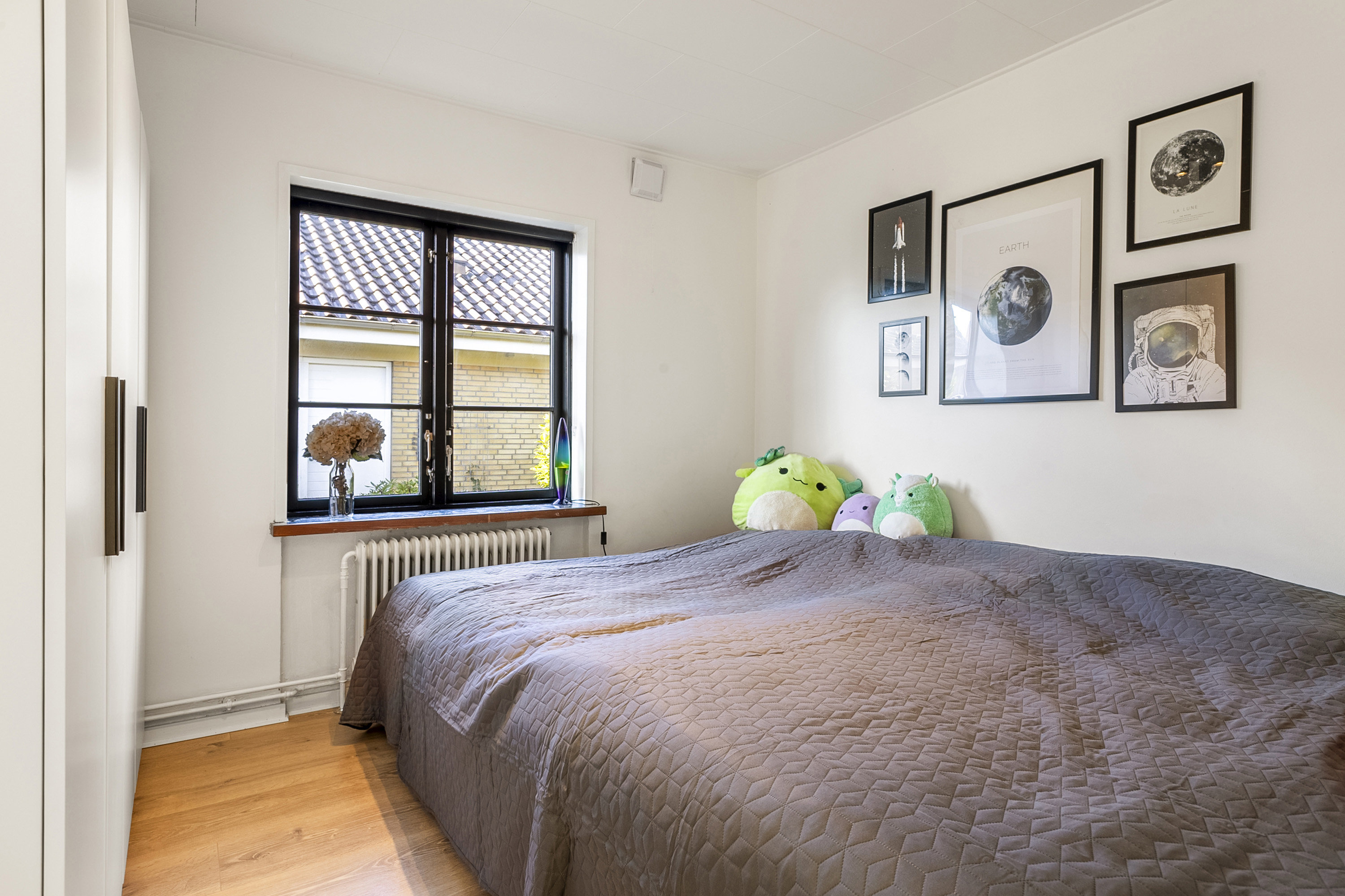 Fremhævet soveværelse billede i fuldskærmstilstand. Billede af Forstalle 30A, 6200 Aabenraa