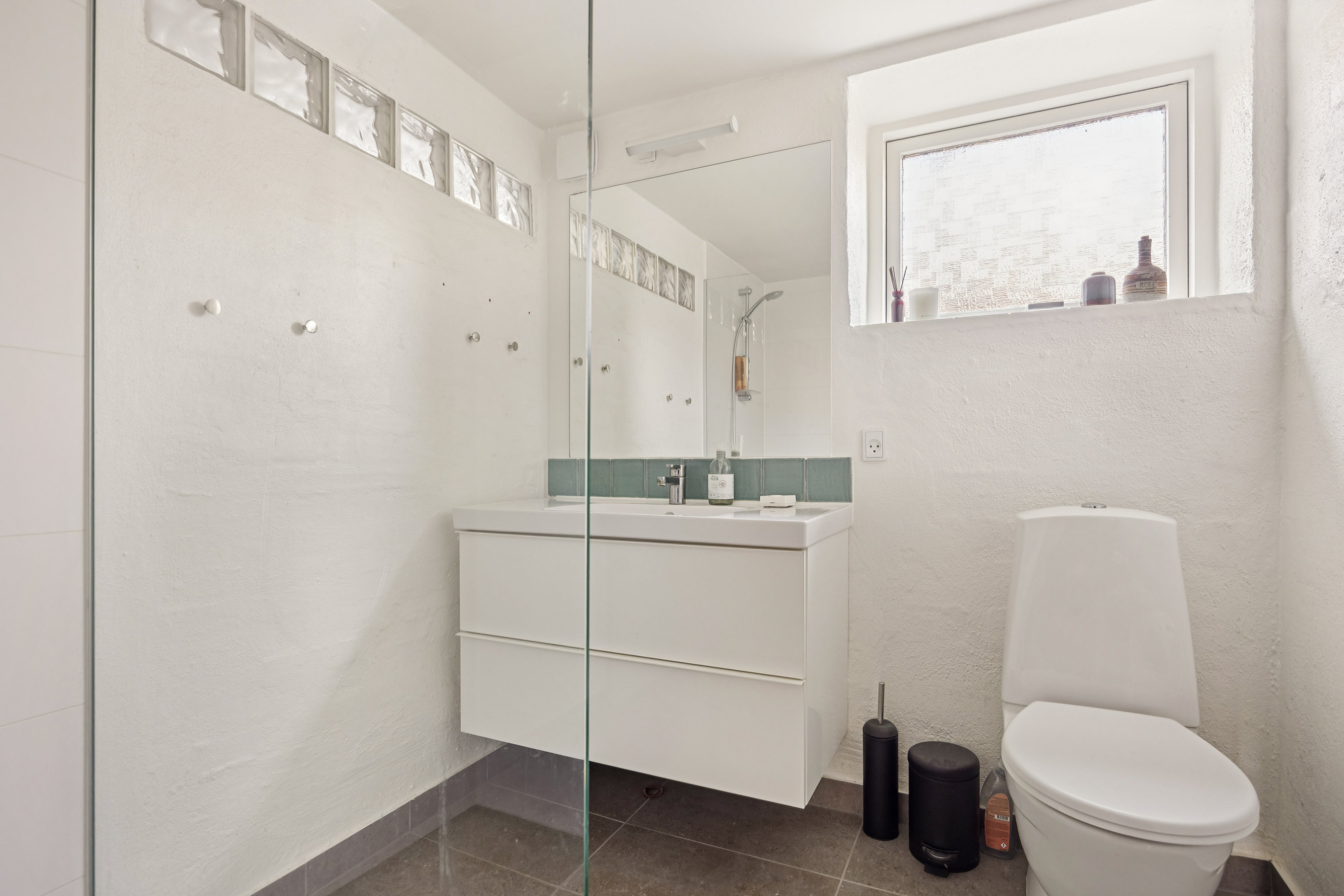 Fremhævet badeværelse billede i fuldskærmstilstand. Billede af Hodalsvej 23, 9500 Hobro