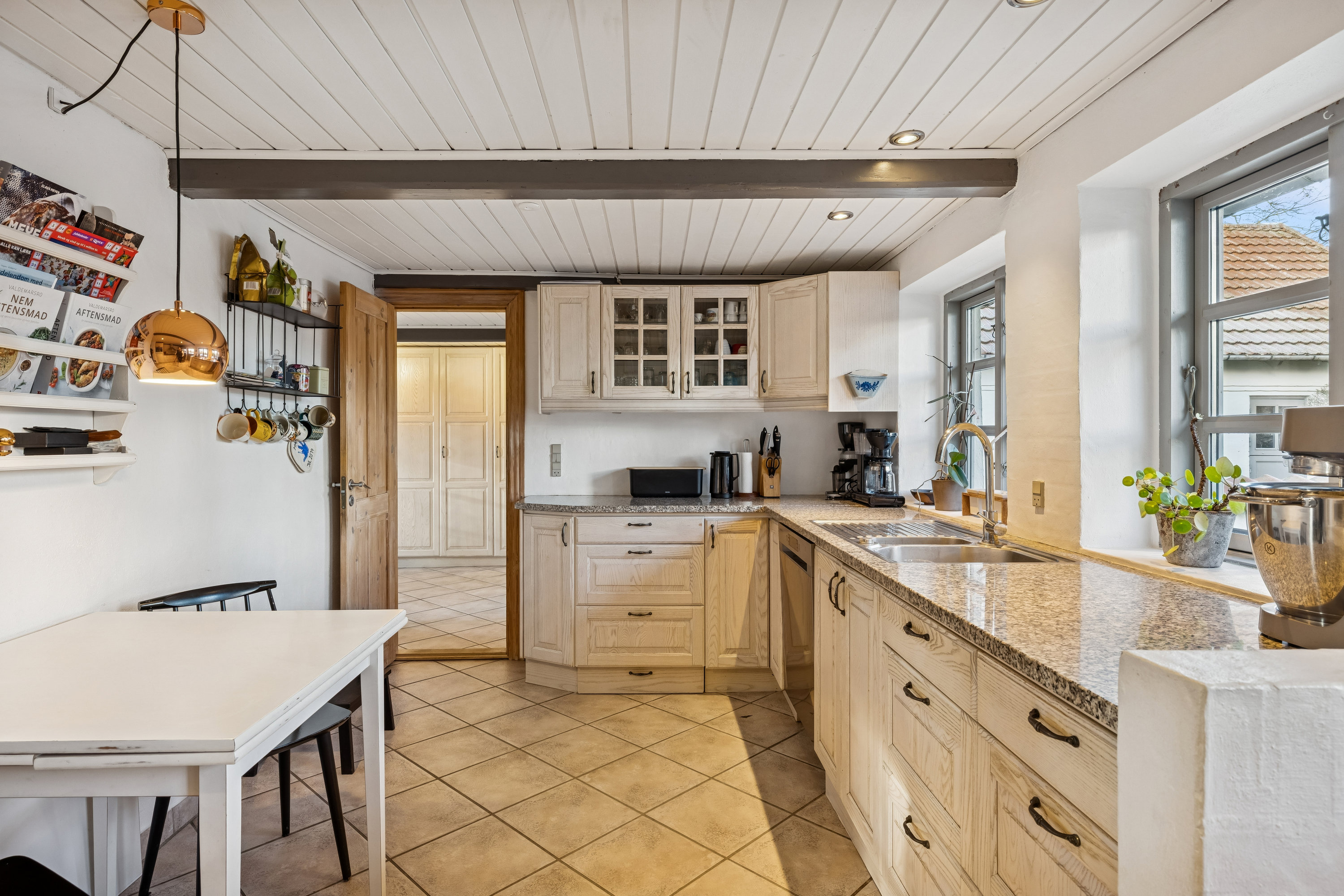 Fremhævet køkken billede i fuldskærmstilstand. Billede af Tronkærvej 129, 8541 Skødstrup