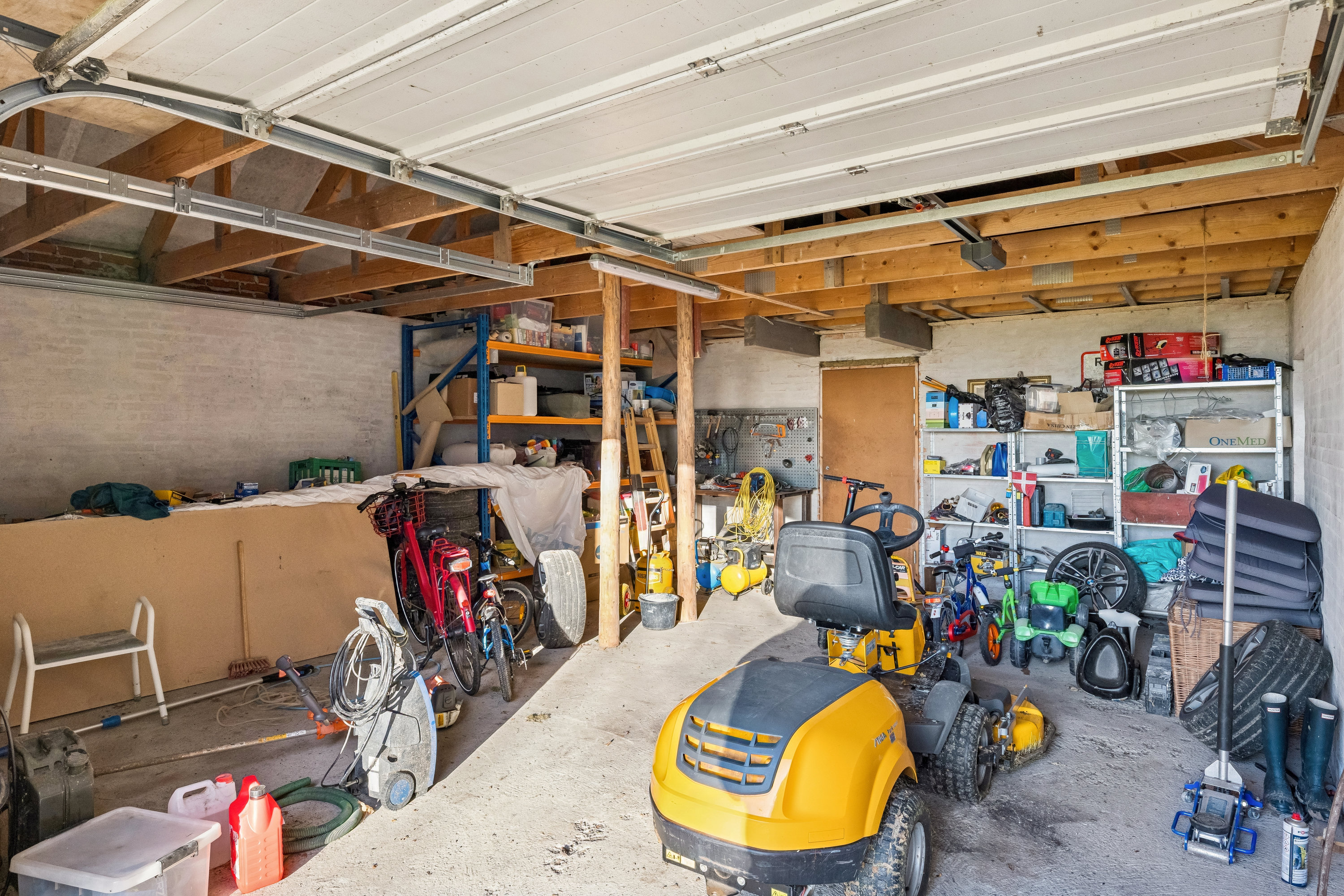 Fremhævet garage billede i fuldskærmstilstand. Billede af Tronkærvej 129, 8541 Skødstrup