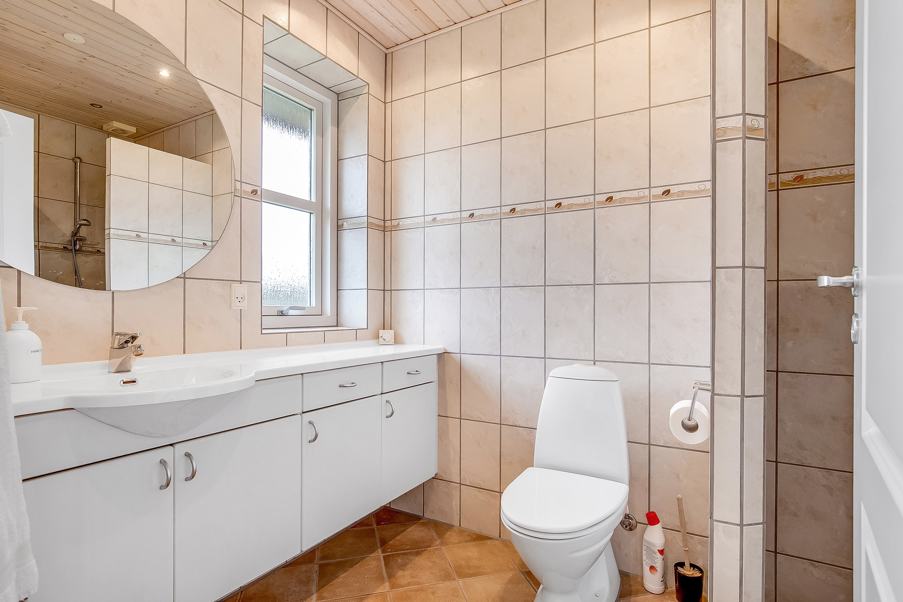 Fremhævet badeværelse billede i fuldskærmstilstand. Billede af Præstekæret 9, Påby, 6000 Kolding