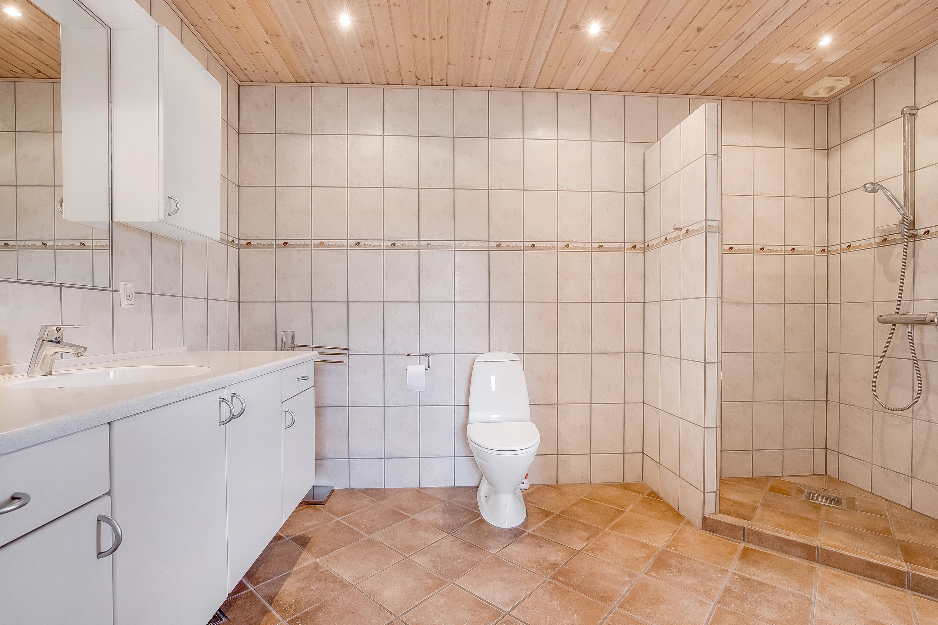 Fremhævet badeværelse billede i fuldskærmstilstand. Billede af Præstekæret 9, Påby, 6000 Kolding