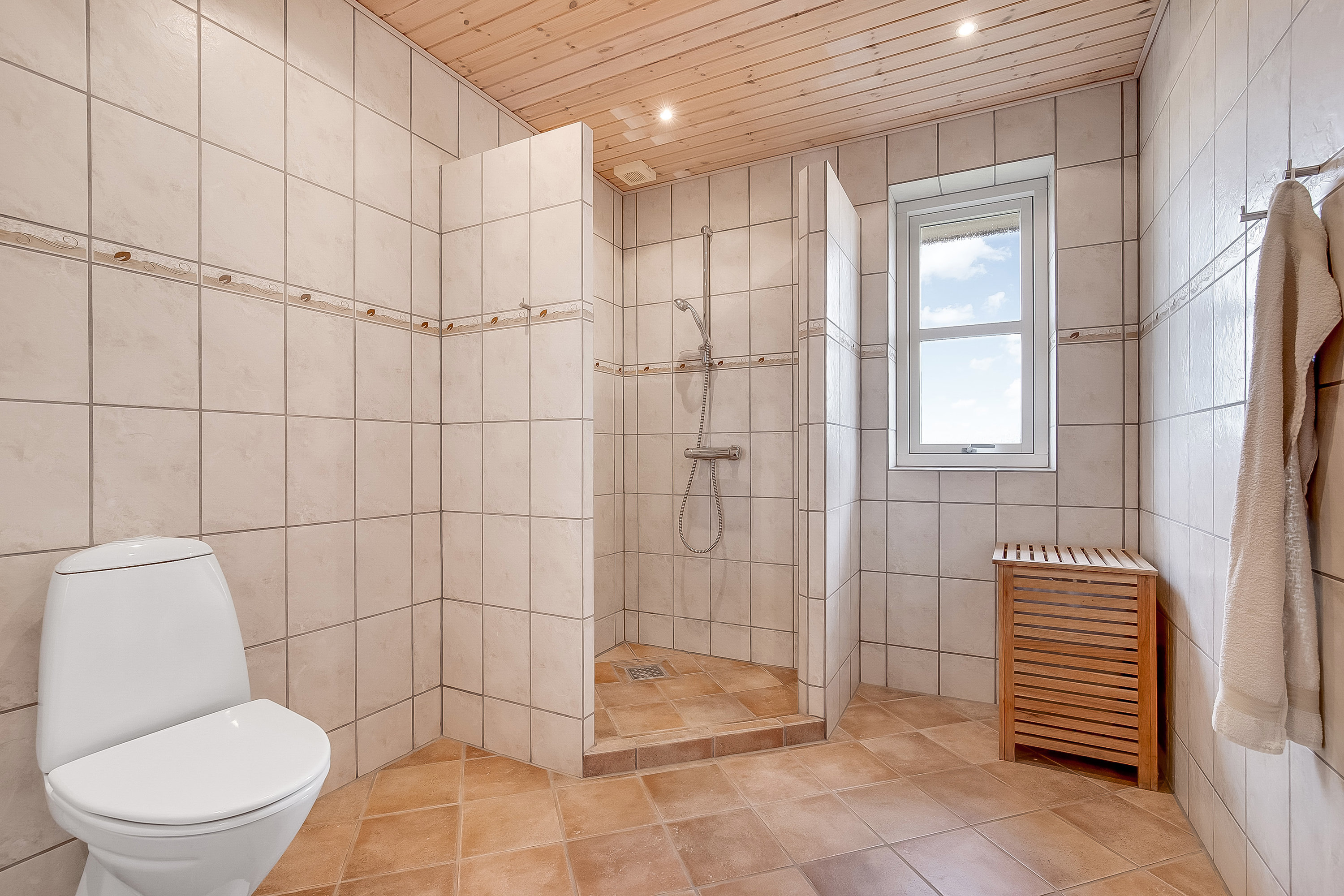 Fremhævet badeværelse billede i fuldskærmstilstand. Billede af Præstekæret 9, Påby, 6000 Kolding