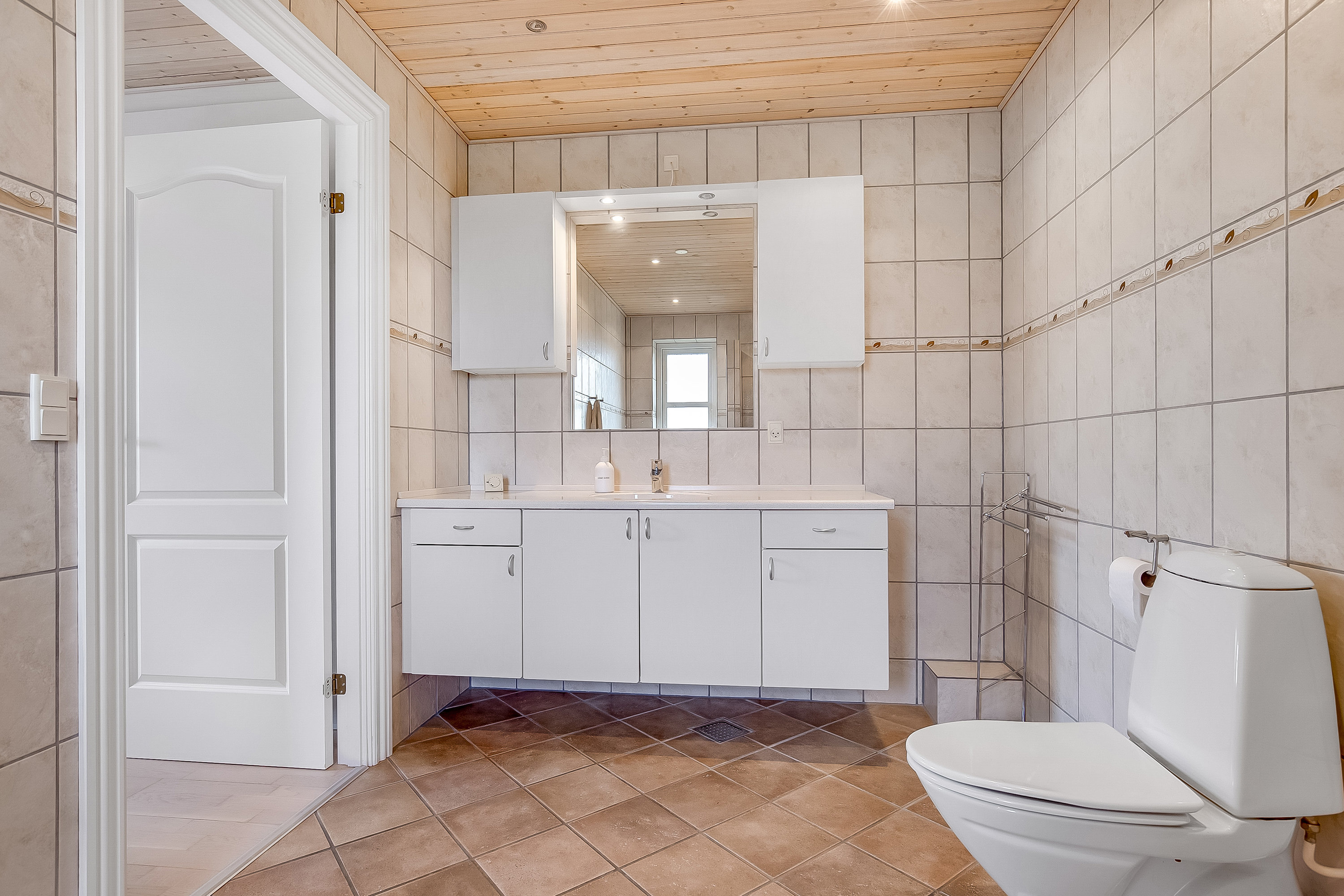 Fremhævet badeværelse billede i fuldskærmstilstand. Billede af Præstekæret 9, Påby, 6000 Kolding