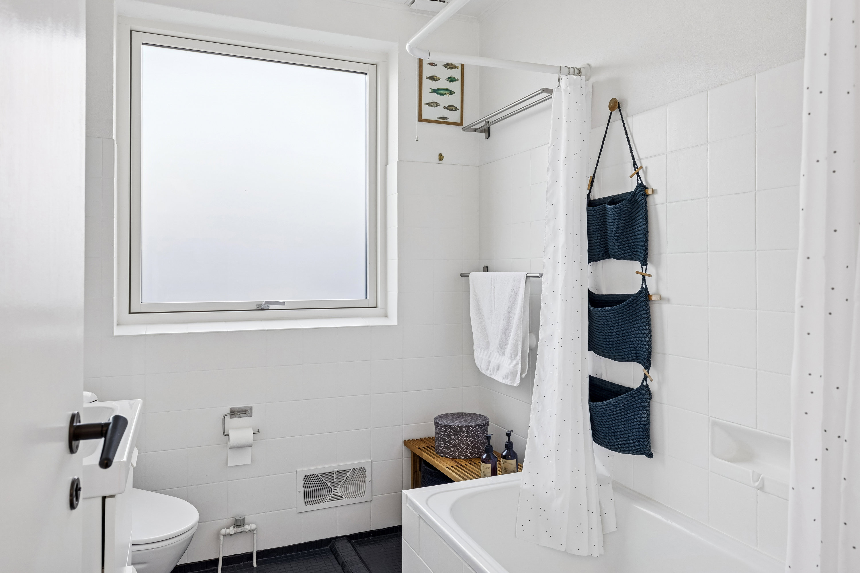 Fremhævet badeværelse billede i fuldskærmstilstand. Billede af Grankrogen 10, Løgten, 8541 Skødstrup