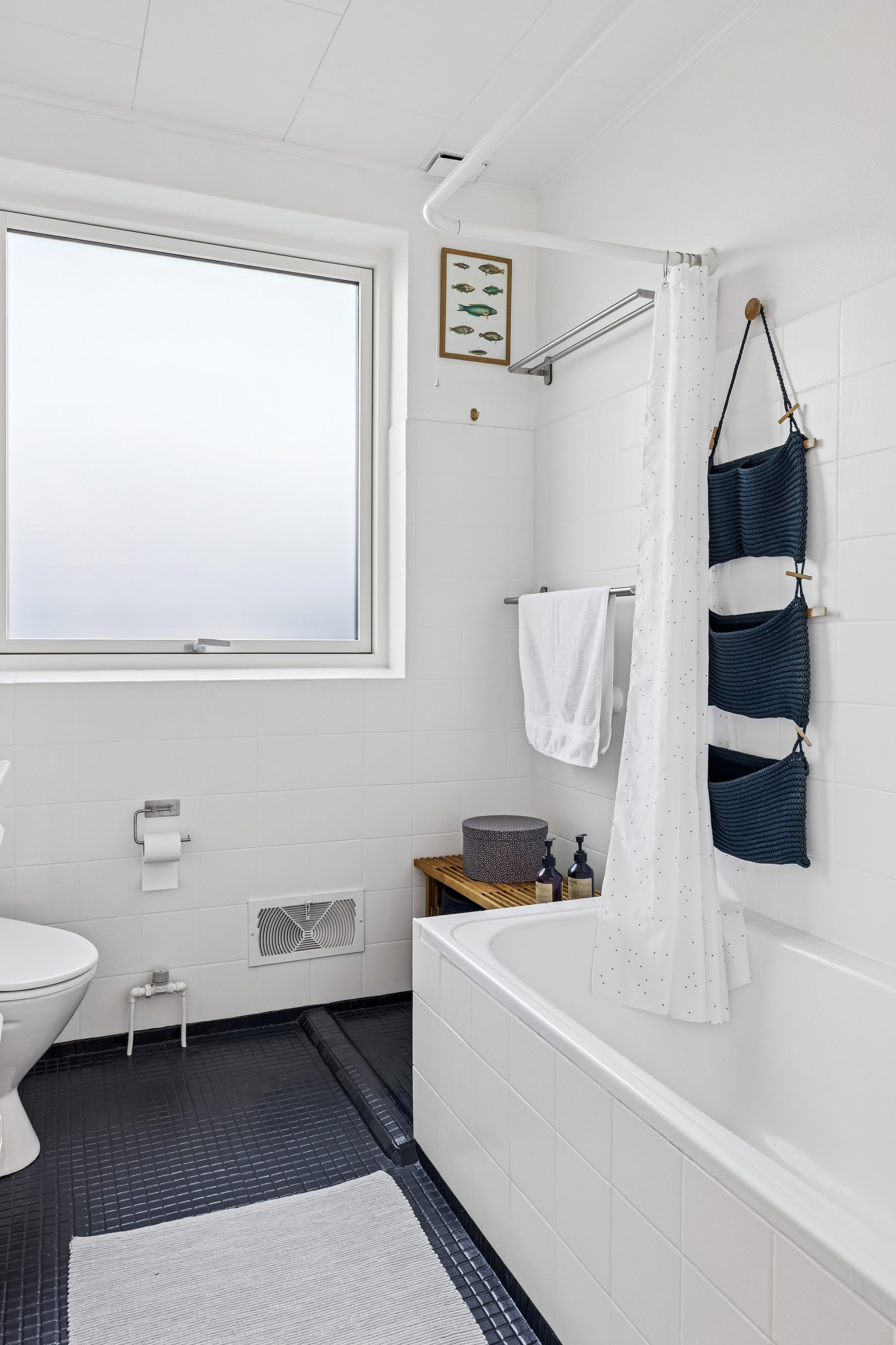 Fremhævet badeværelse billede i fuldskærmstilstand. Billede af Grankrogen 10, Løgten, 8541 Skødstrup