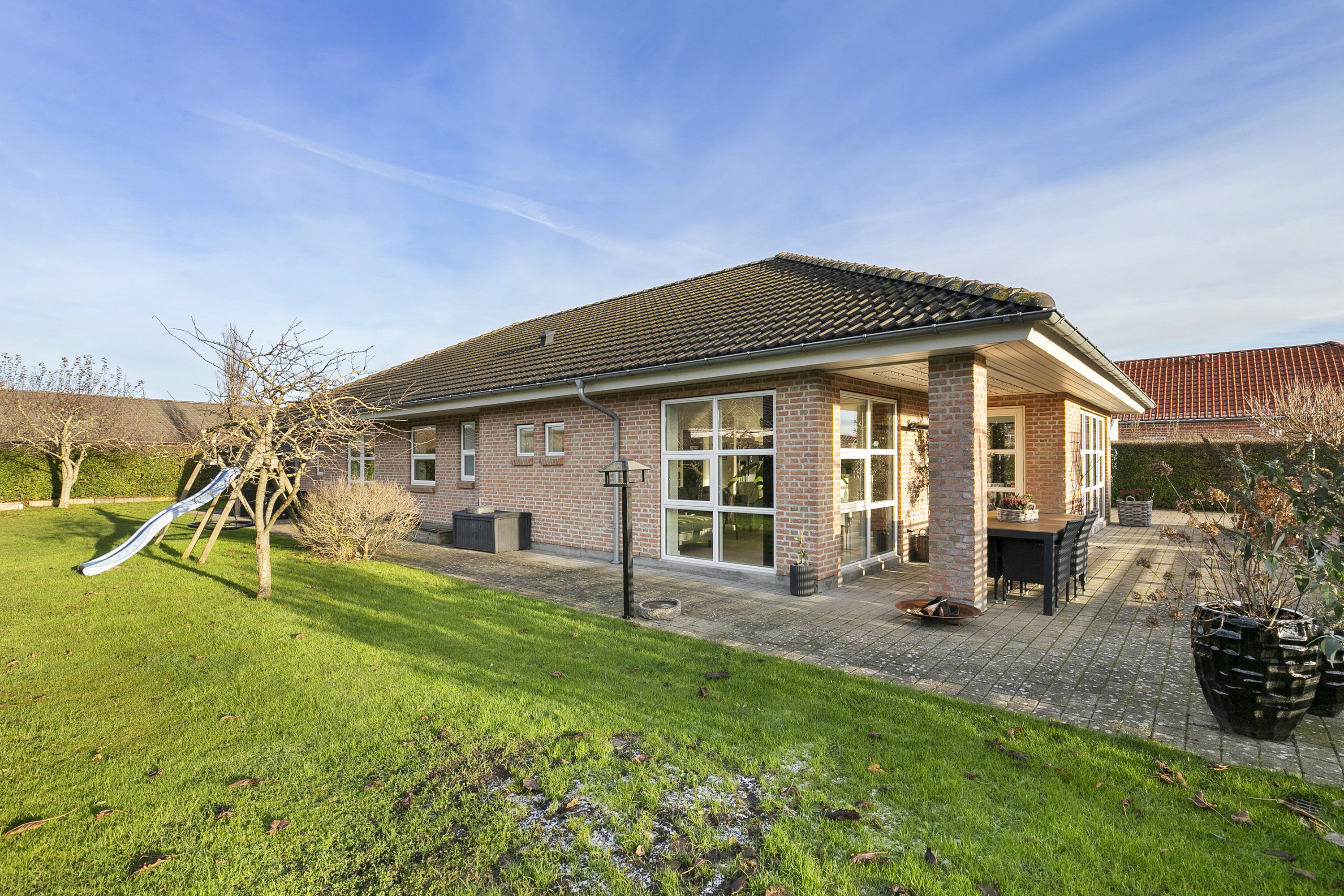 Fremhævet facade billede i fuldskærmstilstand. Billede af Engparken 3, 9700 Brønderslev