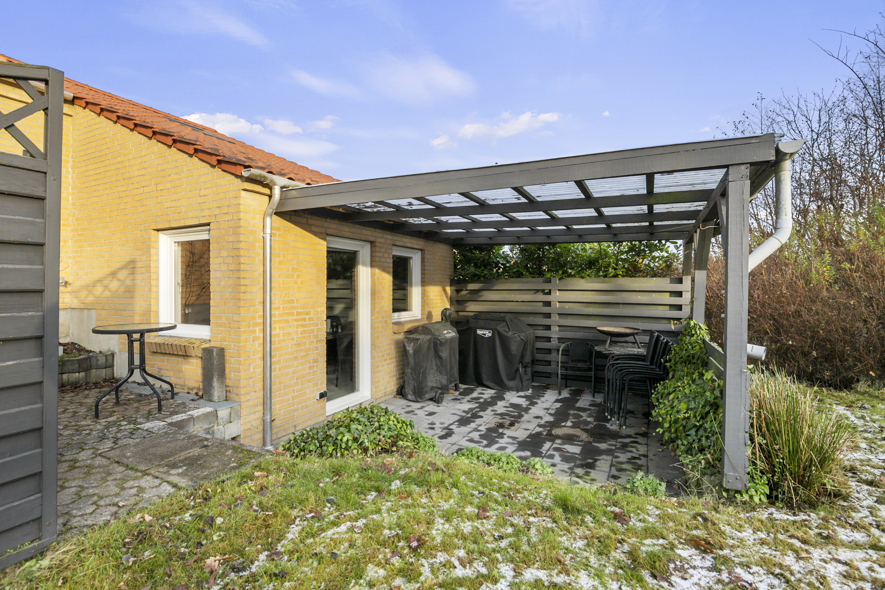 Fremhævet overdækket terrasse billede i fuldskærmstilstand. Billede af Knolden 2, 9700 Brønderslev