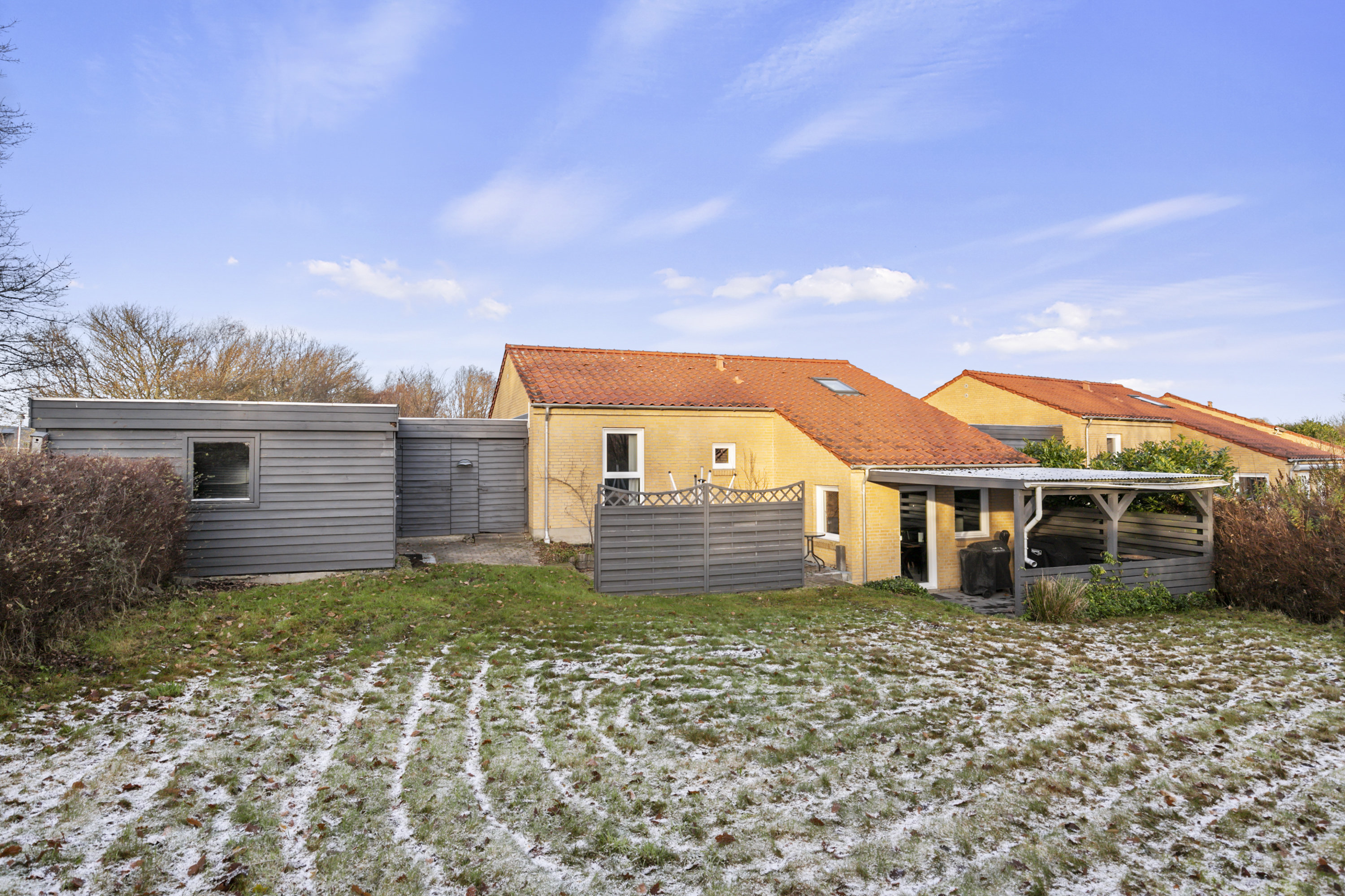 Fremhævet facade billede i fuldskærmstilstand. Billede af Knolden 2, 9700 Brønderslev