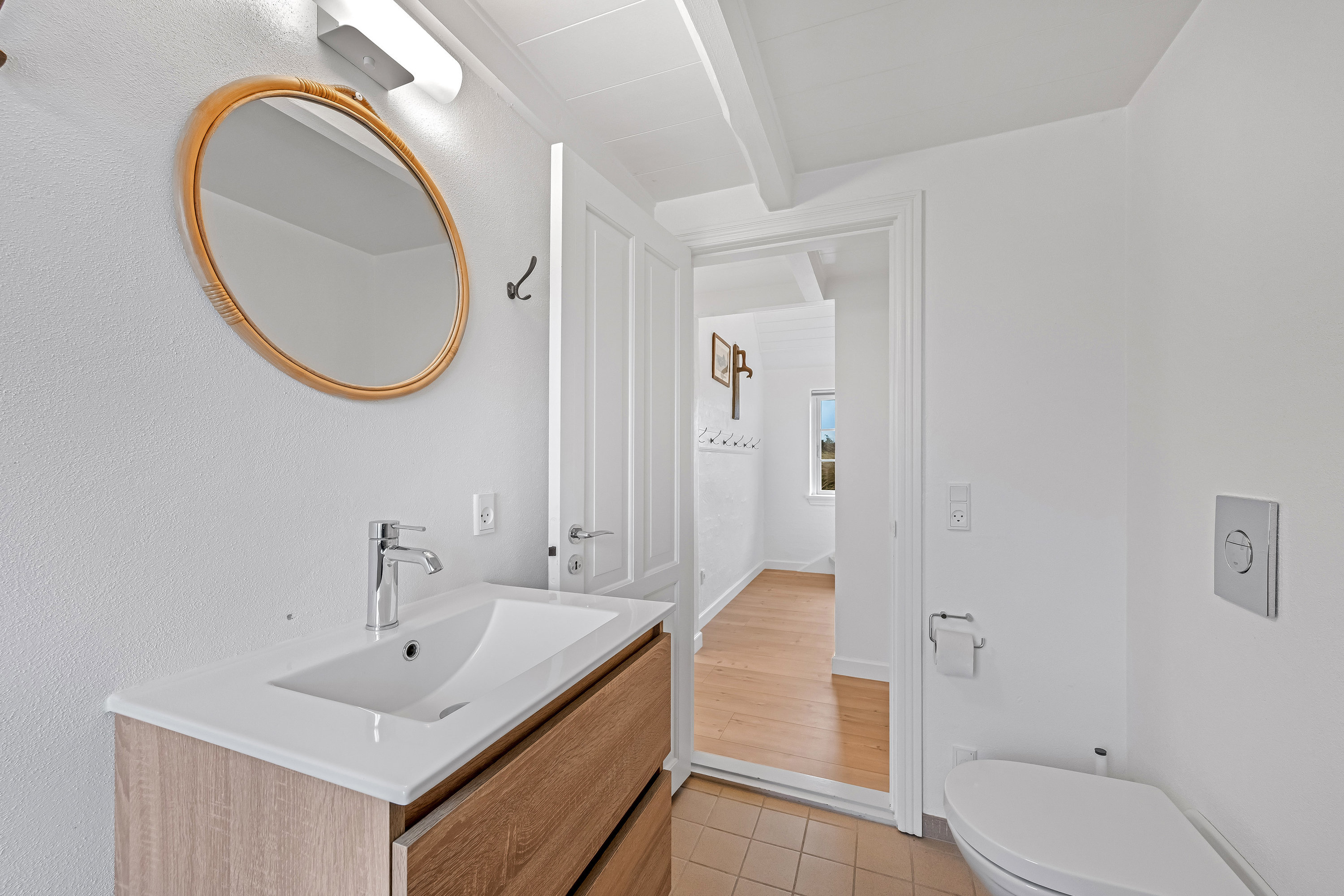 Fremhævet badeværelse billede i fuldskærmstilstand. Billede af Redningsvejen 47, Nymindegab, 6830 Nørre Nebel