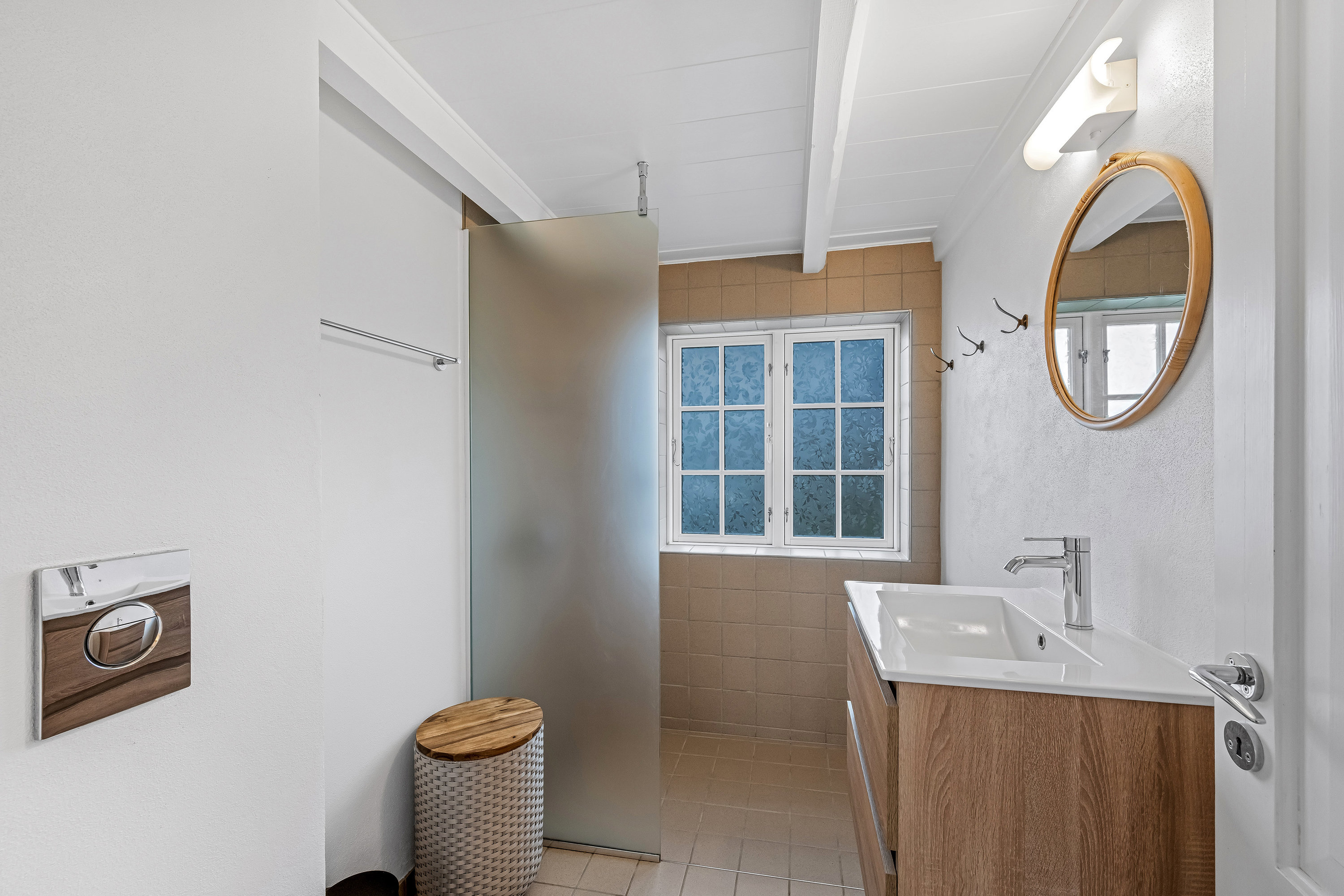 Fremhævet badeværelse billede i fuldskærmstilstand. Billede af Redningsvejen 47, Nymindegab, 6830 Nørre Nebel