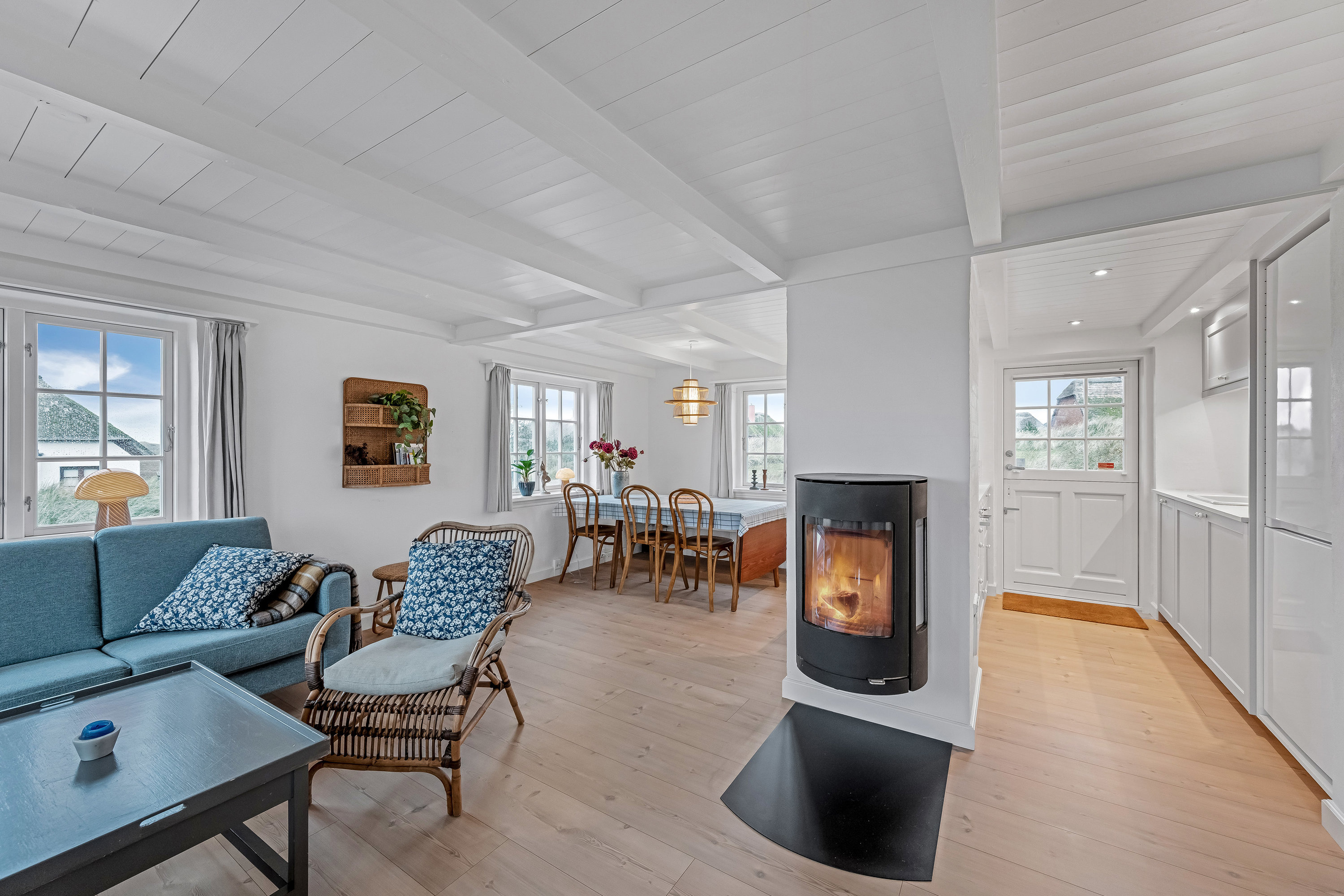 Fremhævet stue billede i fuldskærmstilstand. Billede af Redningsvejen 47, Nymindegab, 6830 Nørre Nebel