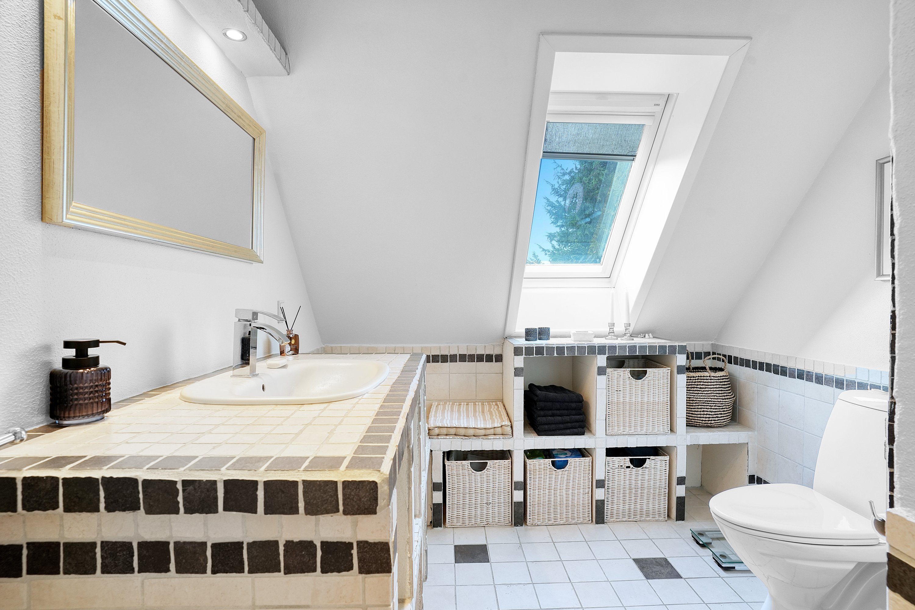 Fremhævet badeværelse billede i fuldskærmstilstand. Billede af Bregnerød Byvej 15B, 3520 Farum