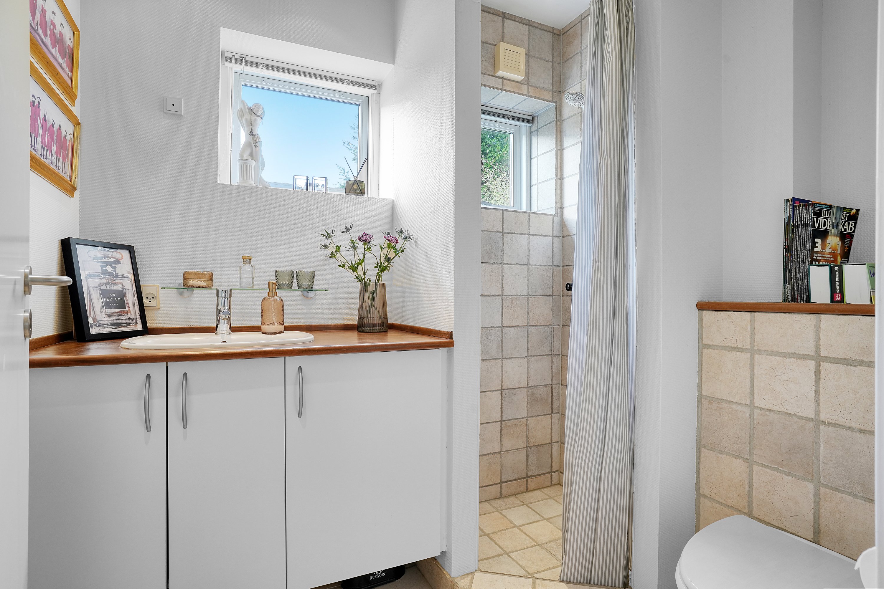 Fremhævet badeværelse billede i fuldskærmstilstand. Billede af Bregnerød Byvej 15B, 3520 Farum