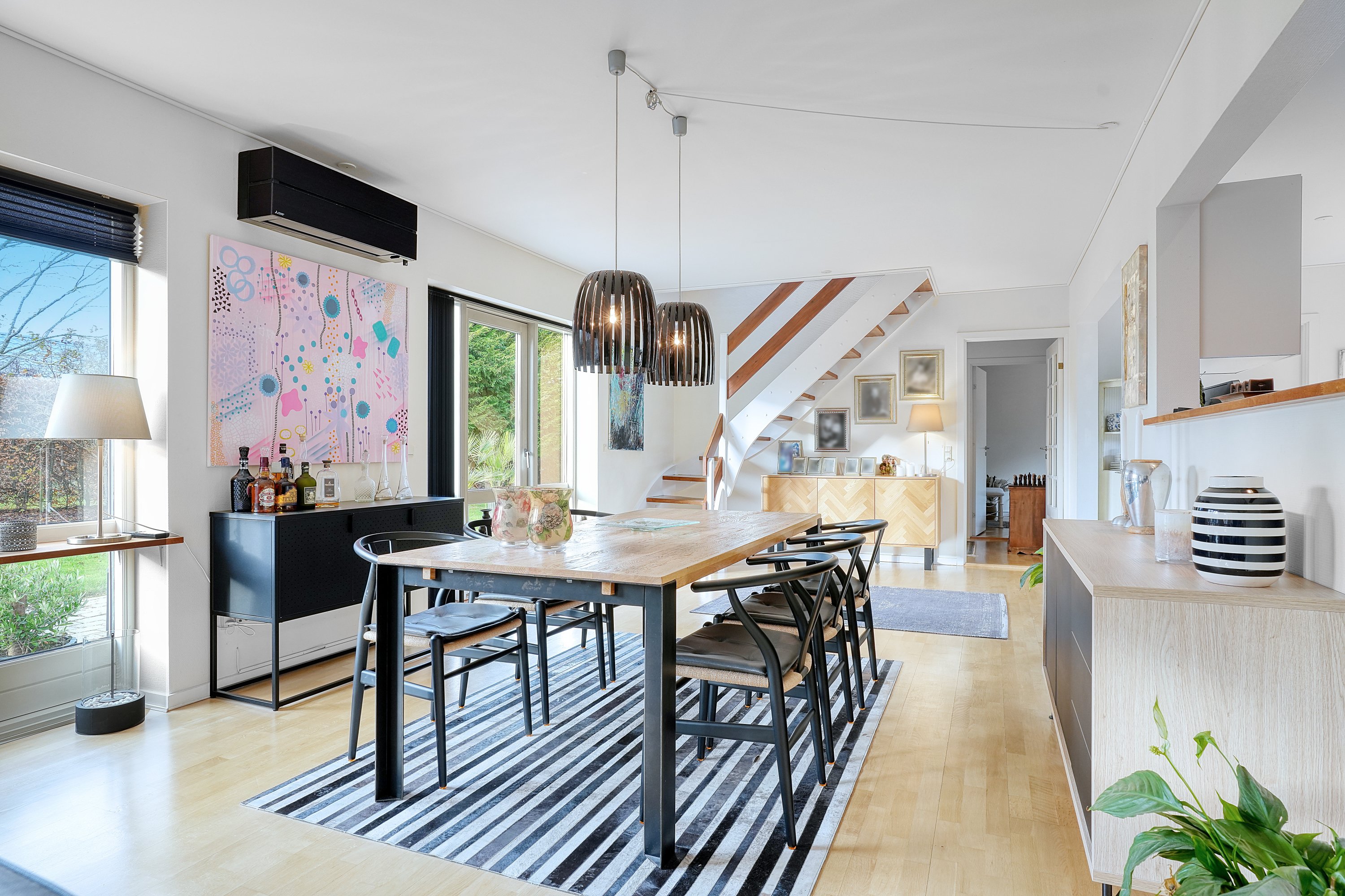 Fremhævet spisestue billede i fuldskærmstilstand. Billede af Bregnerød Byvej 15B, 3520 Farum