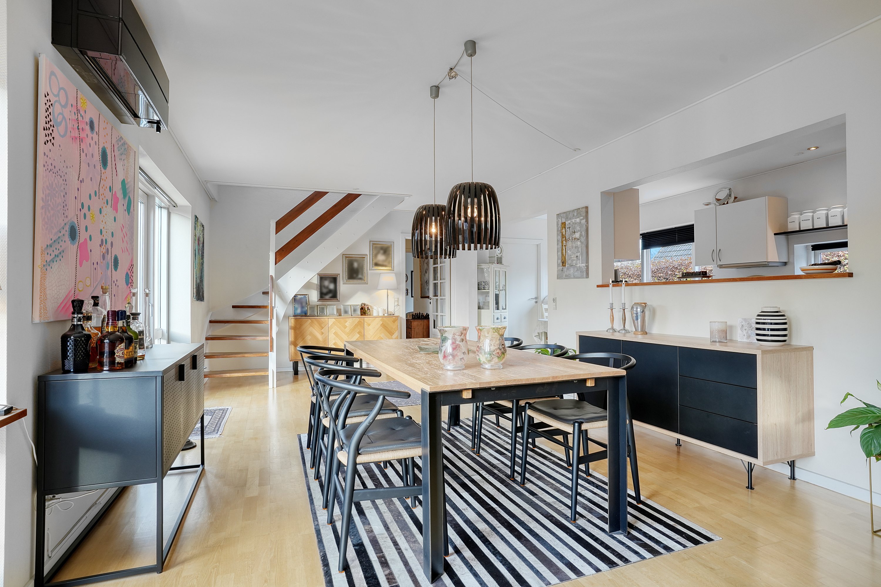 Fremhævet spisestue billede i fuldskærmstilstand. Billede af Bregnerød Byvej 15B, 3520 Farum