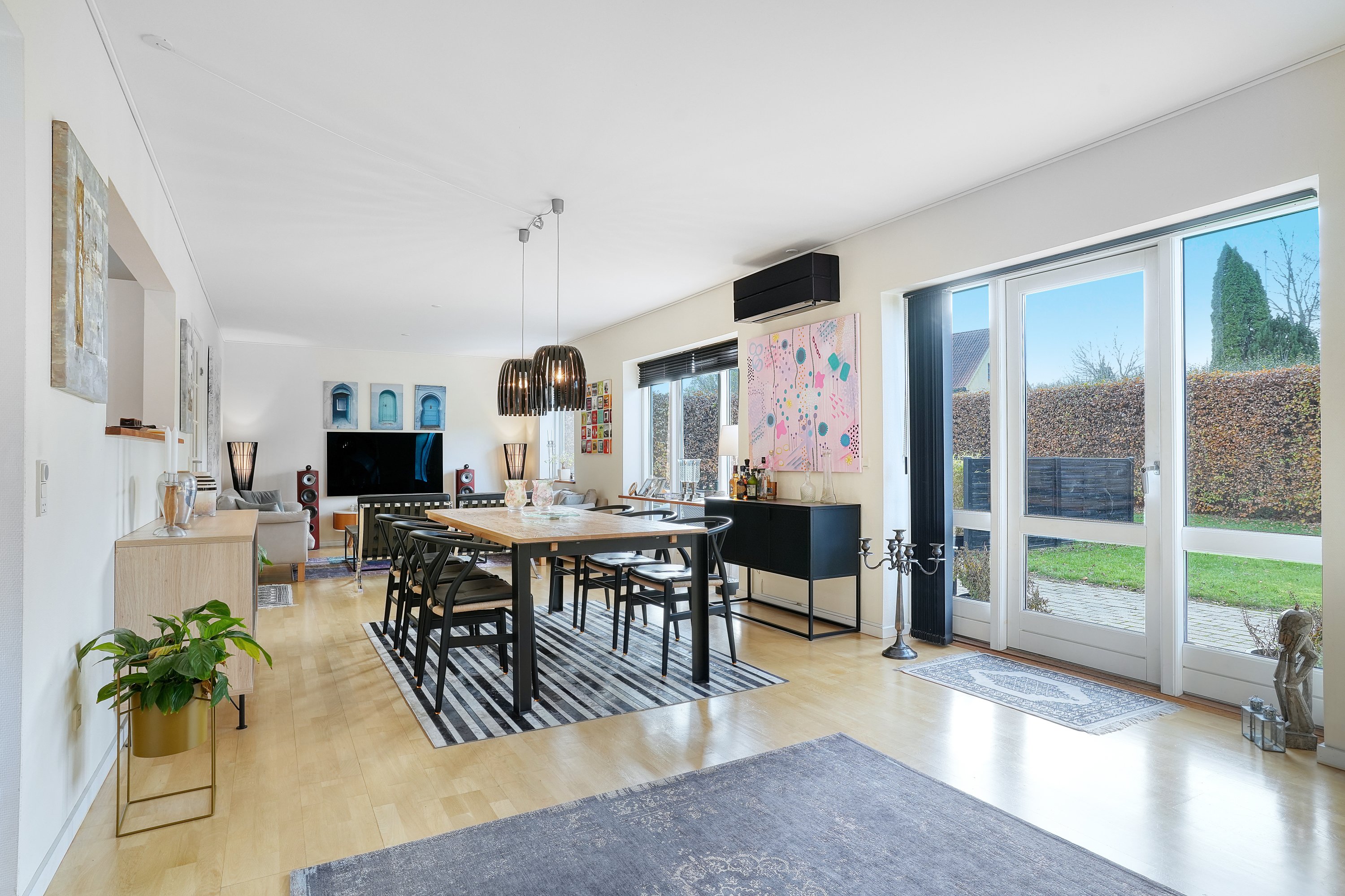 Fremhævet spisestue billede i fuldskærmstilstand. Billede af Bregnerød Byvej 15B, 3520 Farum