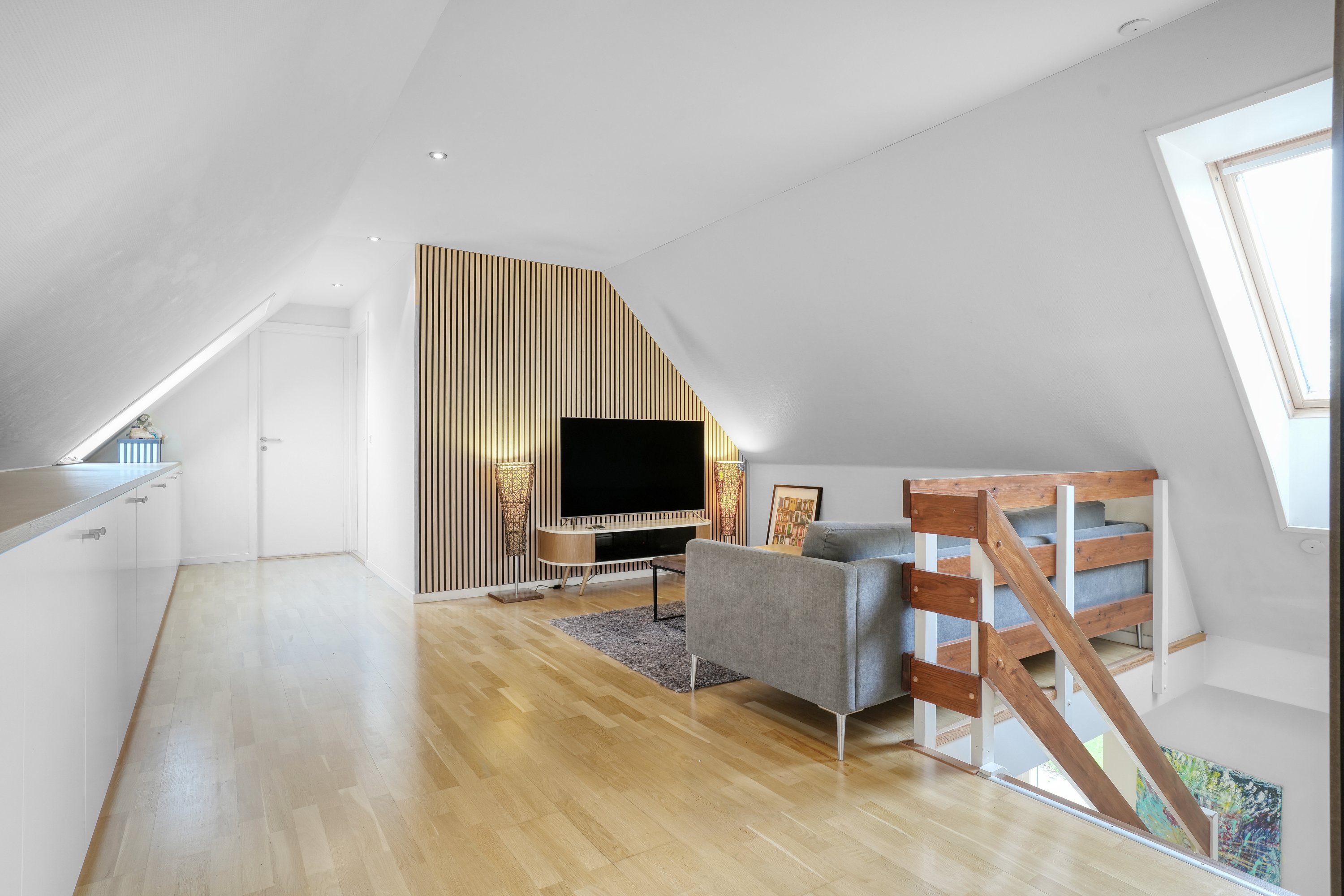 Fremhævet stue billede i fuldskærmstilstand. Billede af Bregnerød Byvej 15B, 3520 Farum