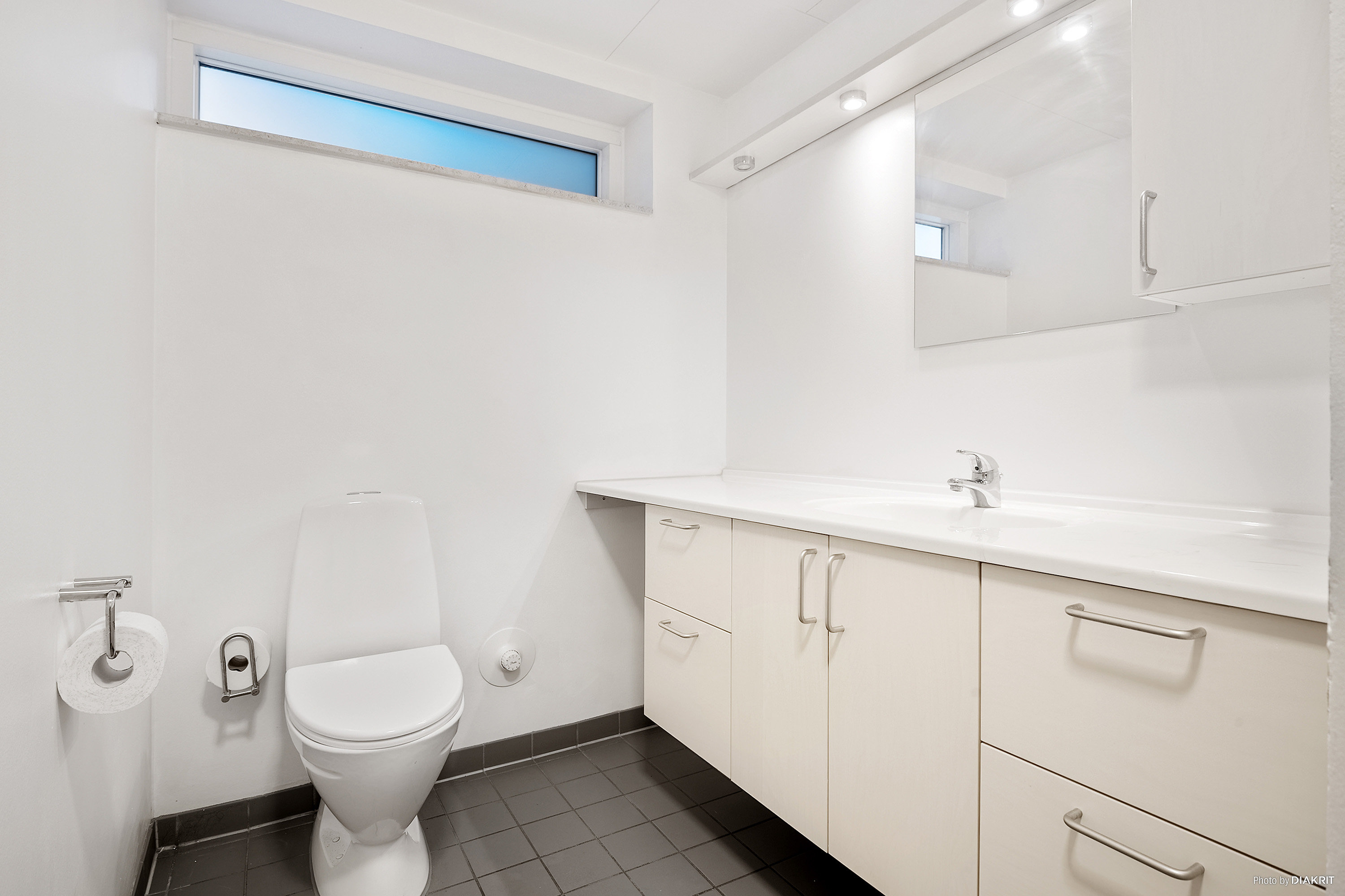 Fremhævet toilet billede i fuldskærmstilstand. Billede af Banegårdsparken 13, st.., 8300 Odder