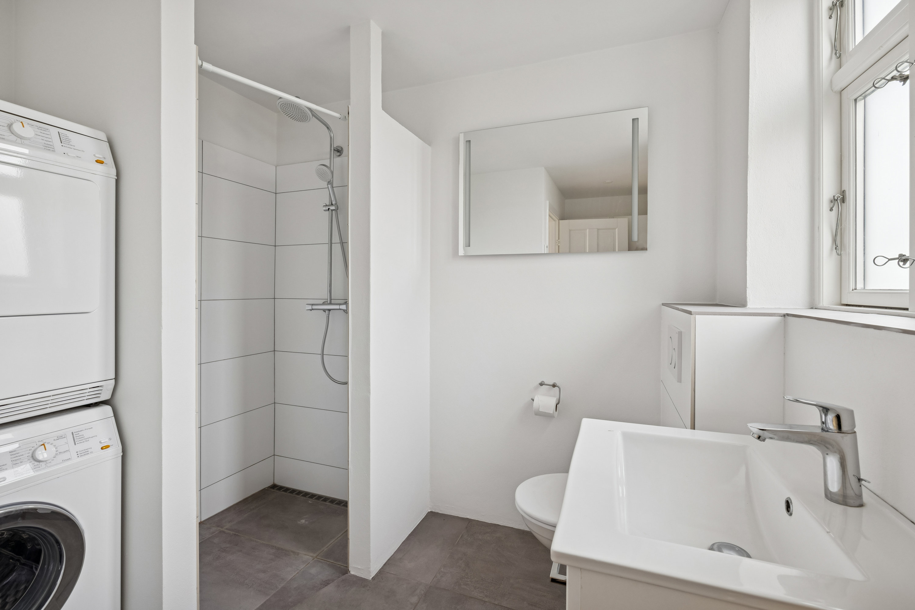 Fremhævet badeværelse billede i fuldskærmstilstand. Billede af Skolevej 6, 8410 Rønde