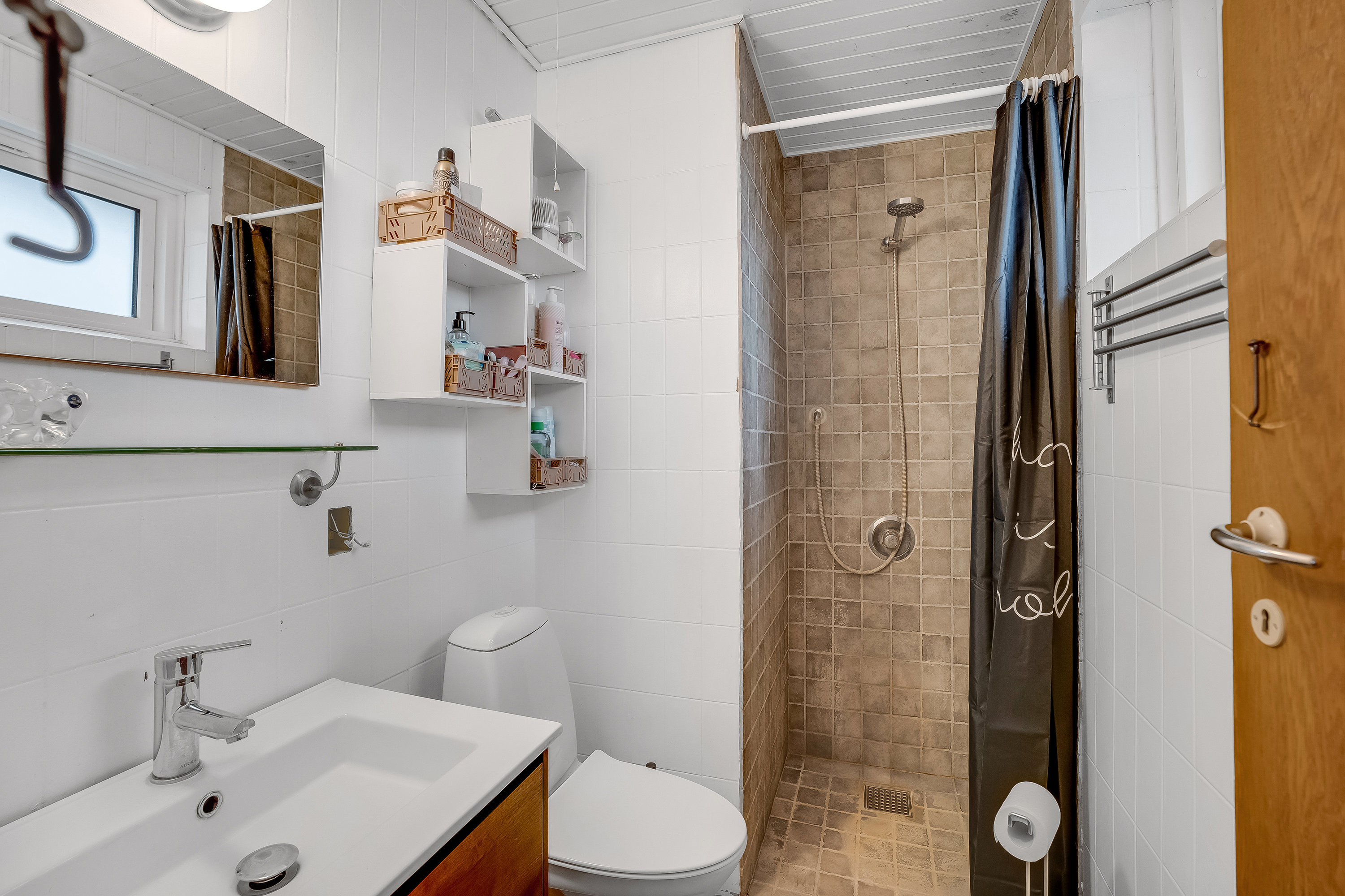 Fremhævet badeværelse billede i fuldskærmstilstand. Billede af Bregnevej 5, 4930 Maribo