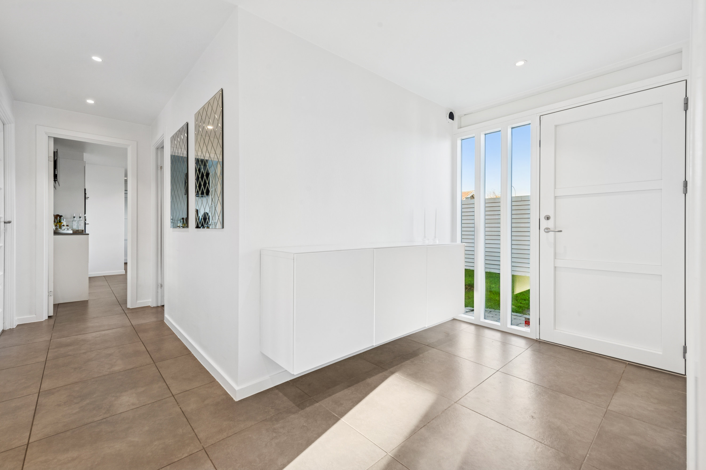 Fremhævet gang billede i fuldskærmstilstand. Billede af Løvager 1, 2670 Greve