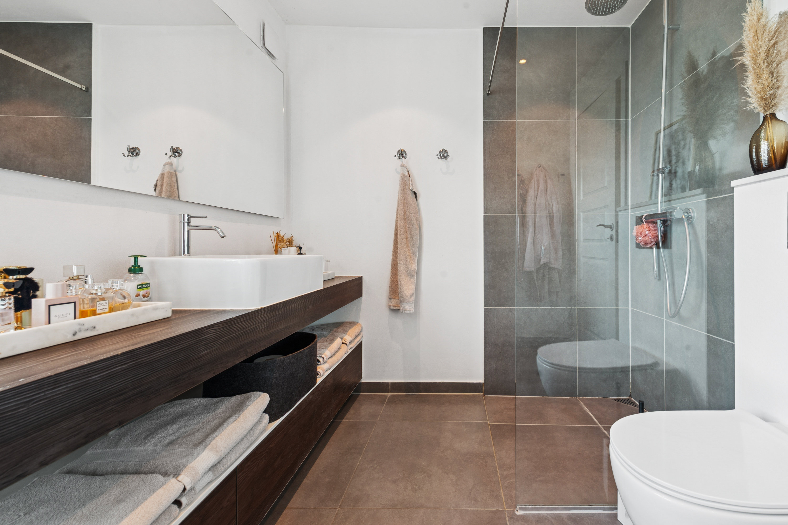 Fremhævet badeværelse billede i fuldskærmstilstand. Billede af Løvager 1, 2670 Greve